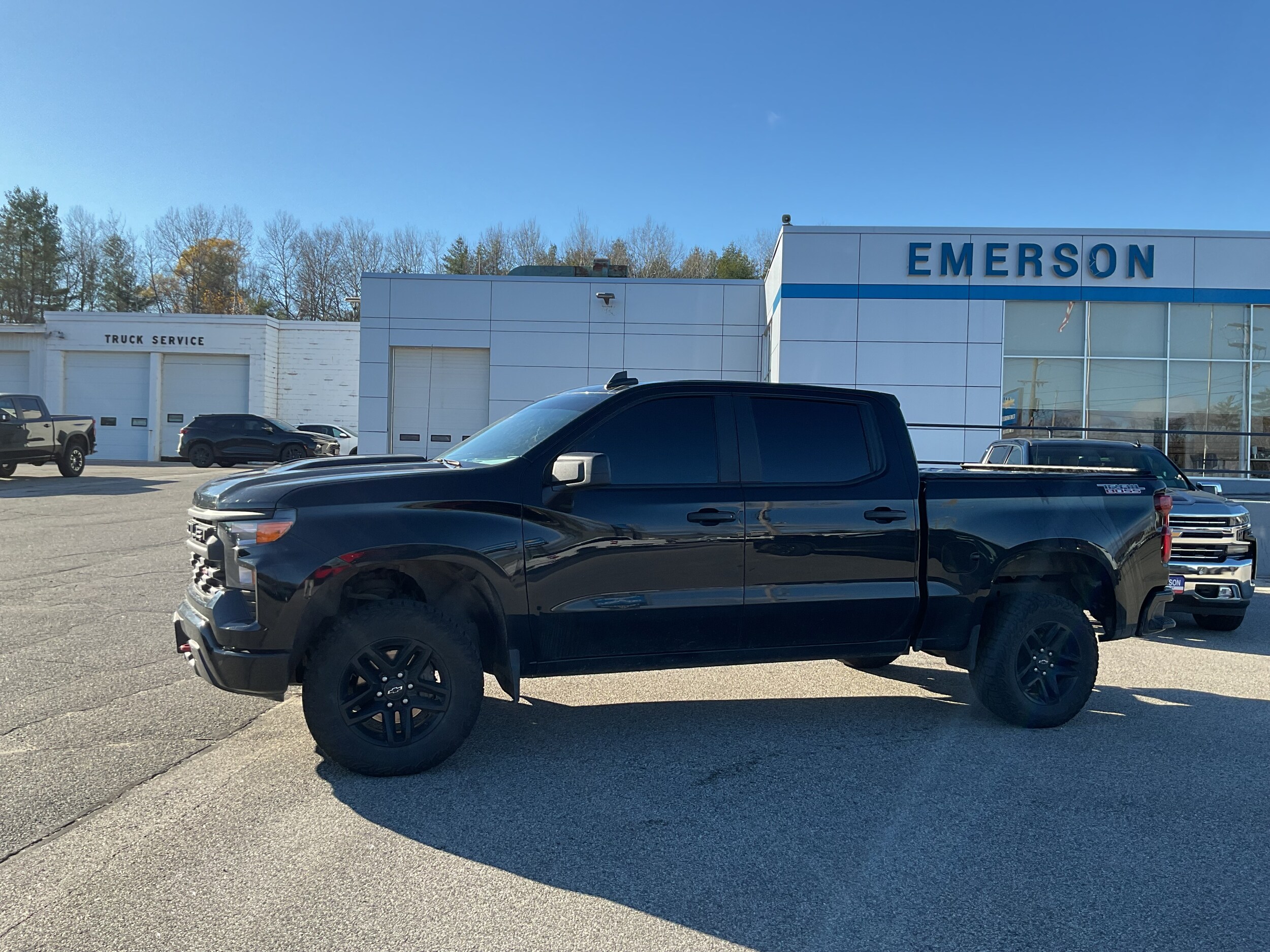 2024 Chevrolet Silverado 1500 Custom Trail Boss photo 2