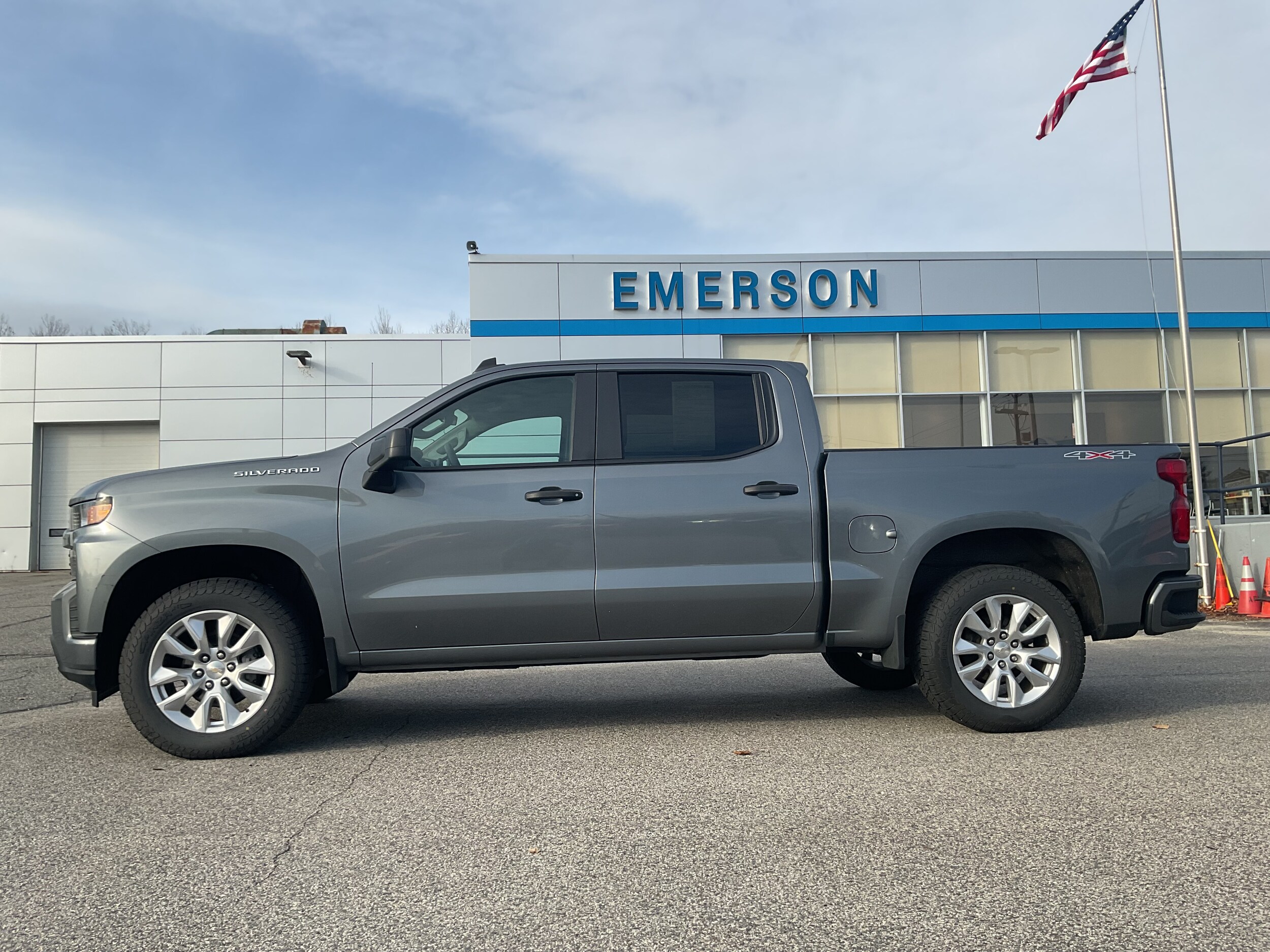2020 Chevrolet Silverado 1500 Custom photo 3
