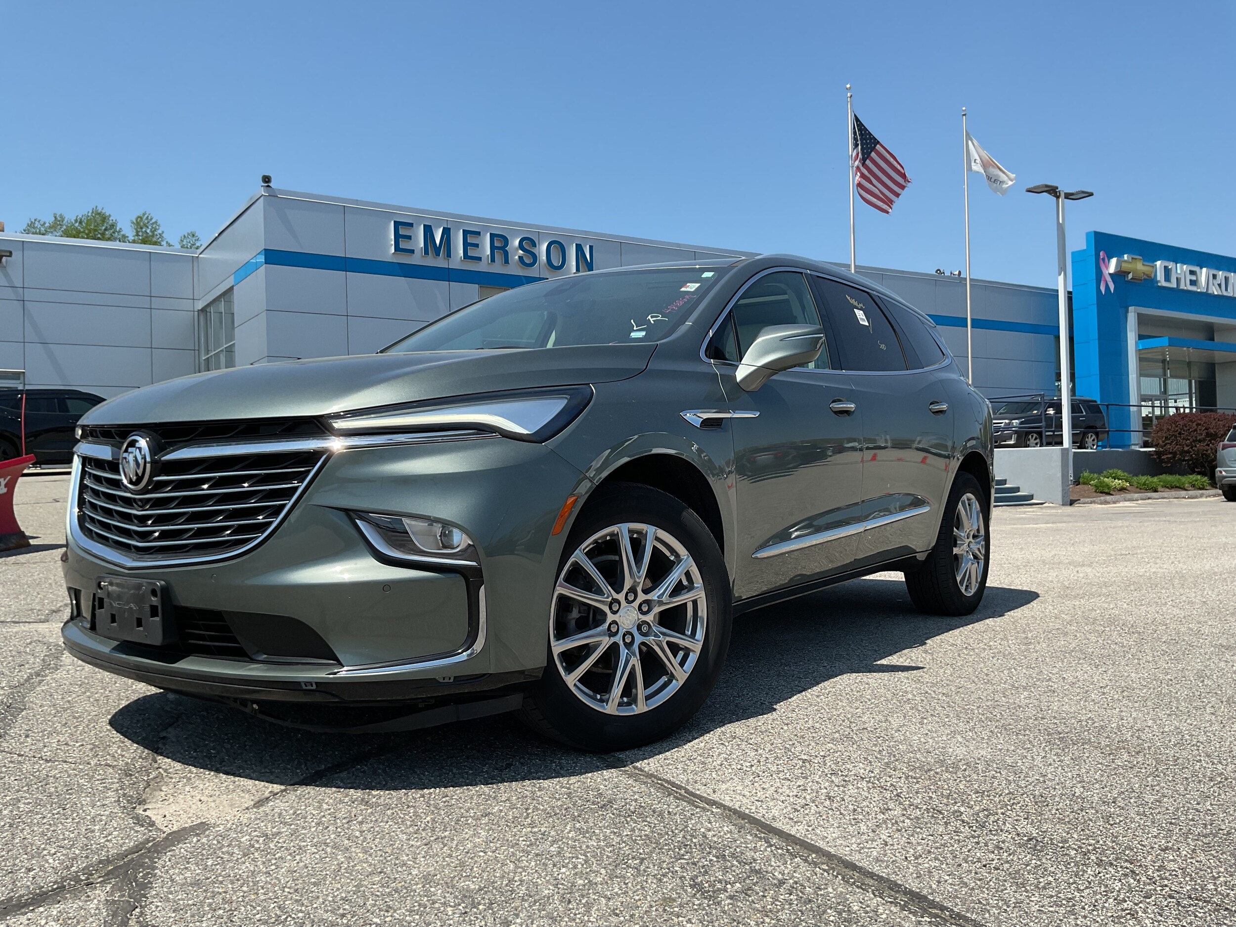 2022 Buick Enclave Essence photo 3