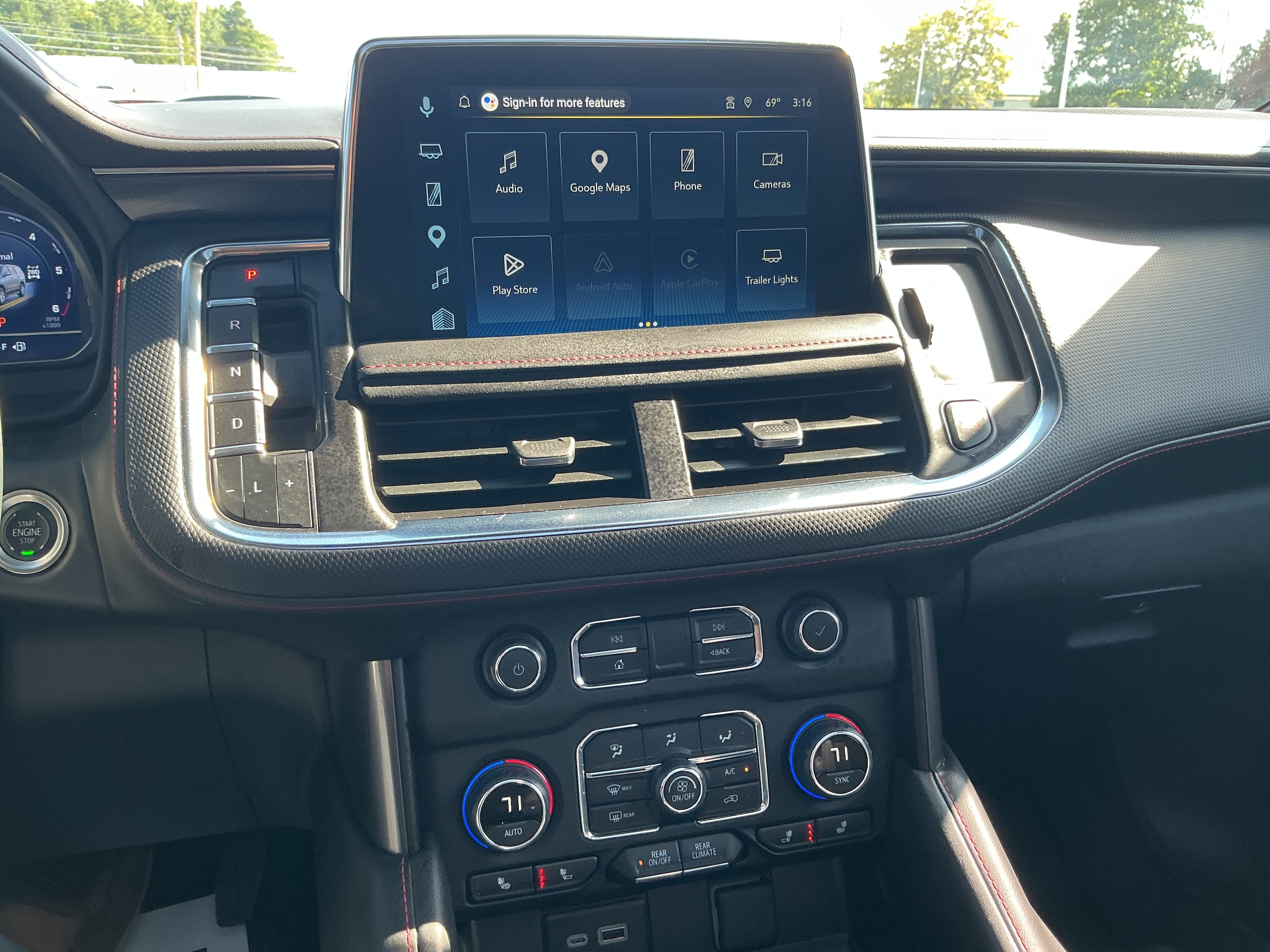 2024 Chevrolet Suburban RST - Photo 9