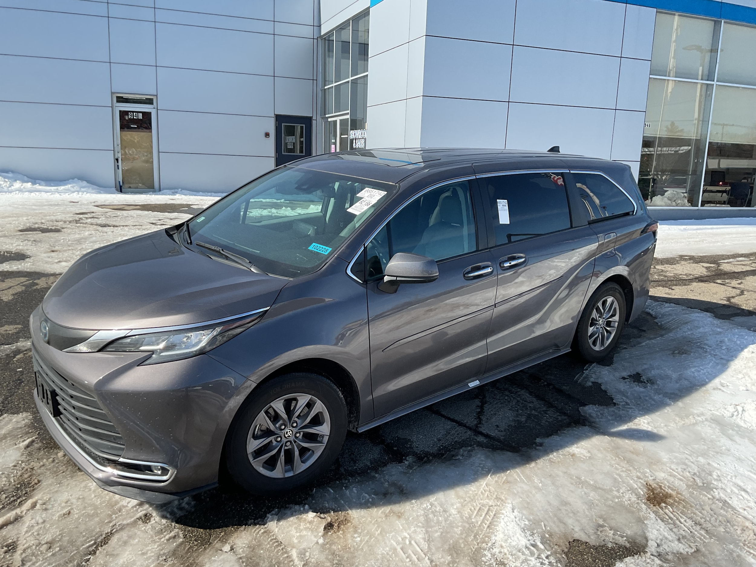 Used 2021 Toyota Sienna XLE with VIN 5TDYSKFC4MS012133 for sale in Auburn, ME