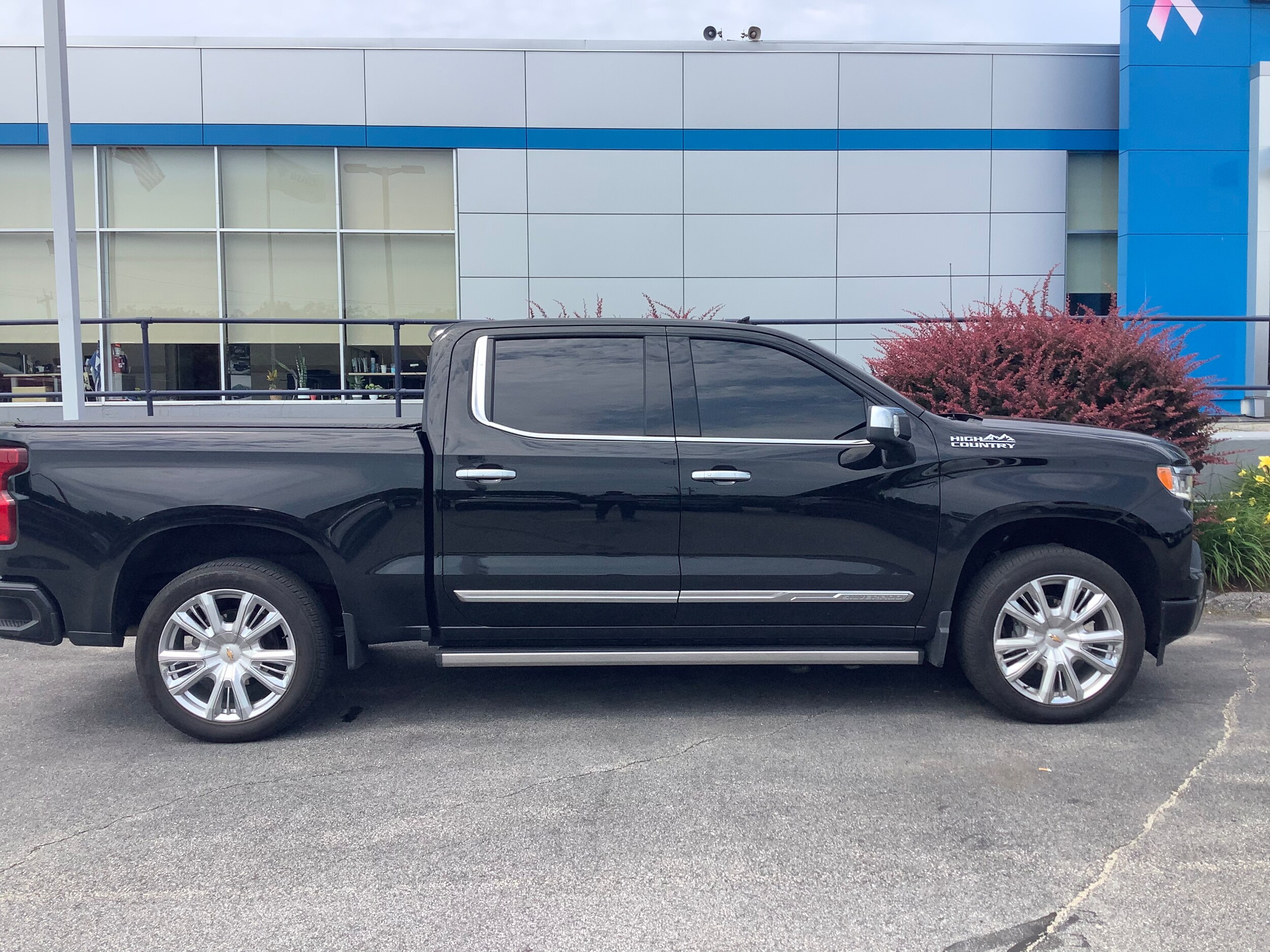 2023 Chevrolet Silverado 1500 High Country photo 4