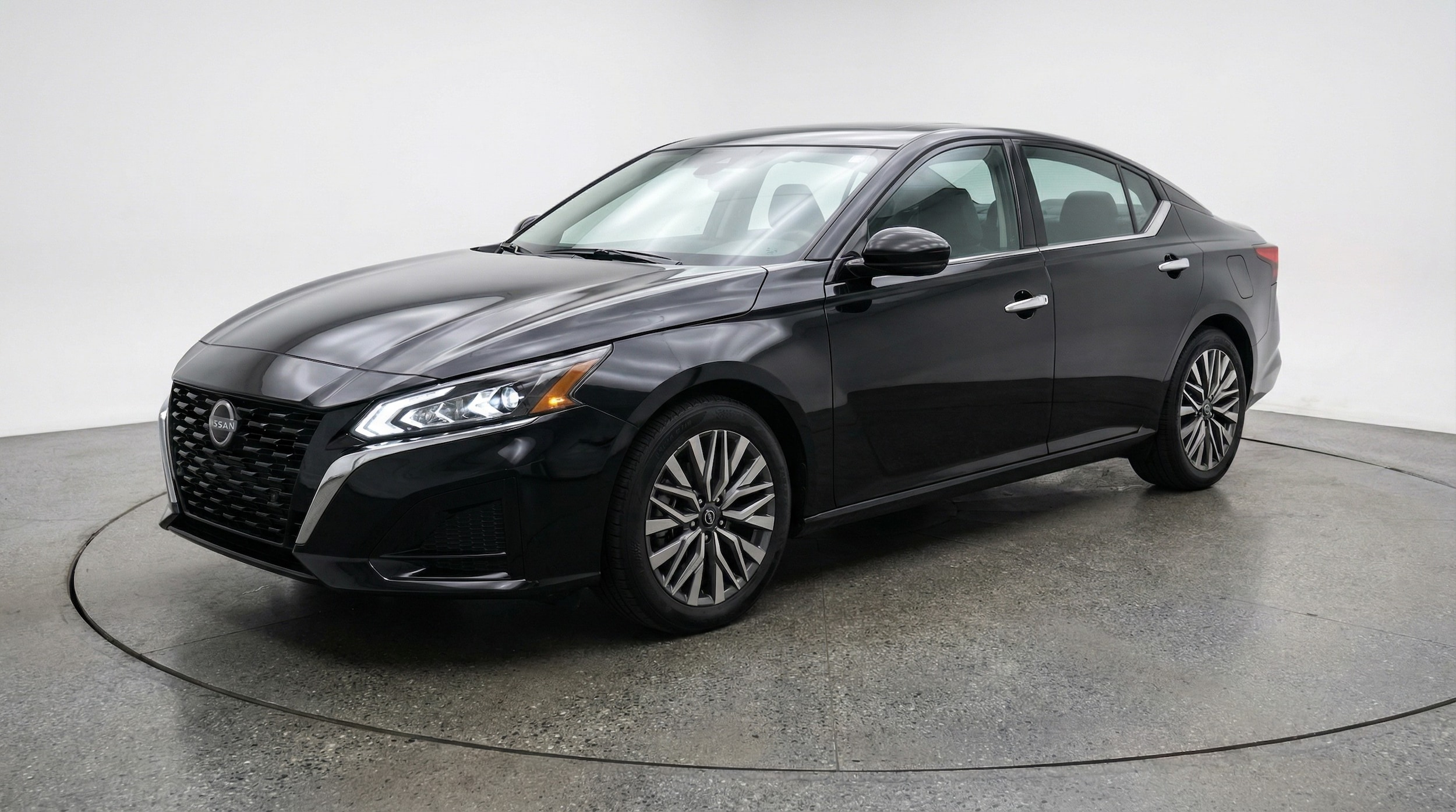 Thumbnail: 2025 Nissan Altima - 3