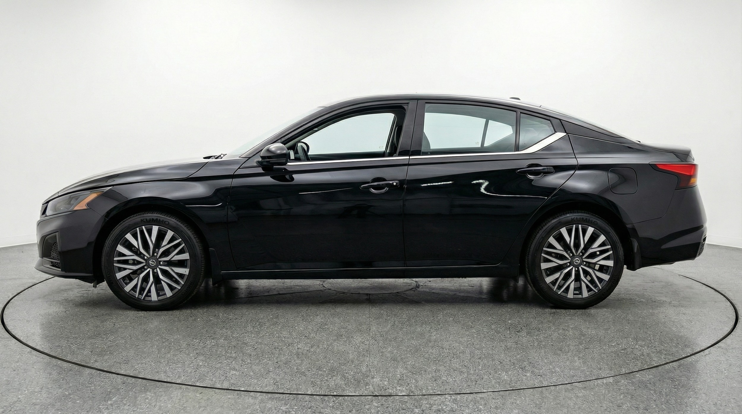 Thumbnail: 2025 Nissan Altima - 4