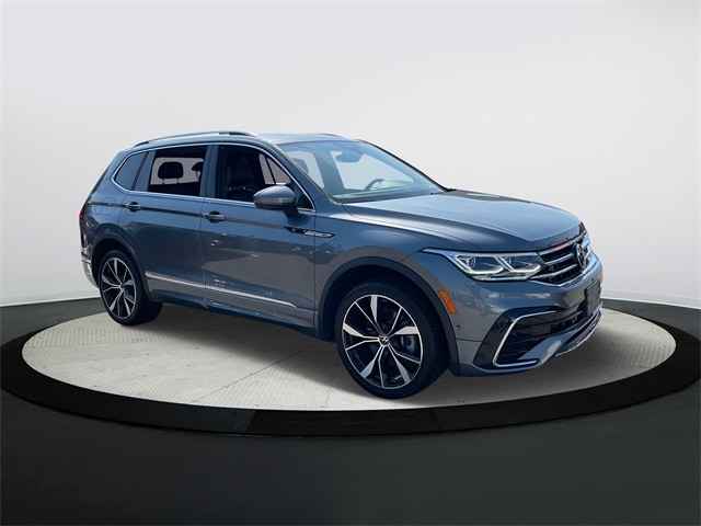 Used 2022 Volkswagen Tiguan SEL R-LINE with VIN 3VV4B7AX2NM008428 for sale in Fall River, MA