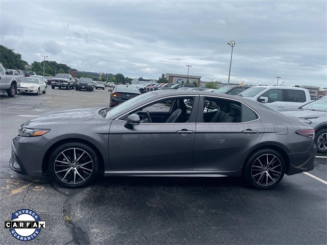 Used 2022 Toyota Camry SE with VIN 4T1G11AK7NU689550 for sale in Fall River, MA