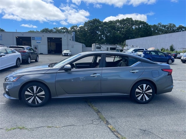 Used 2022 Nissan Altima SV with VIN 1N4BL4DV1NN334289 for sale in New Bedford, MA