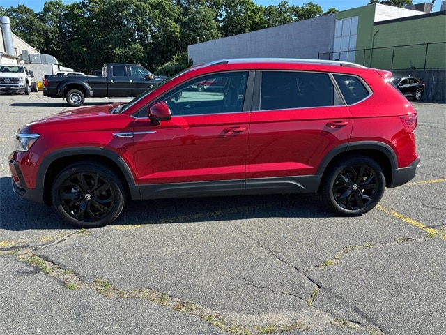 Used 2024 Volkswagen Taos SE with VIN 3VVEX7B25RM010219 for sale in New Bedford, MA