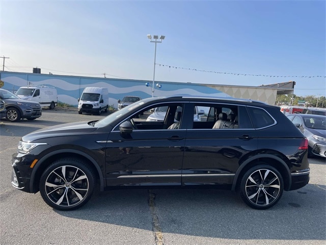 Used 2023 Volkswagen Tiguan SEL R-LINE with VIN 3VV4B7AX4PM070898 for sale in New Bedford, MA