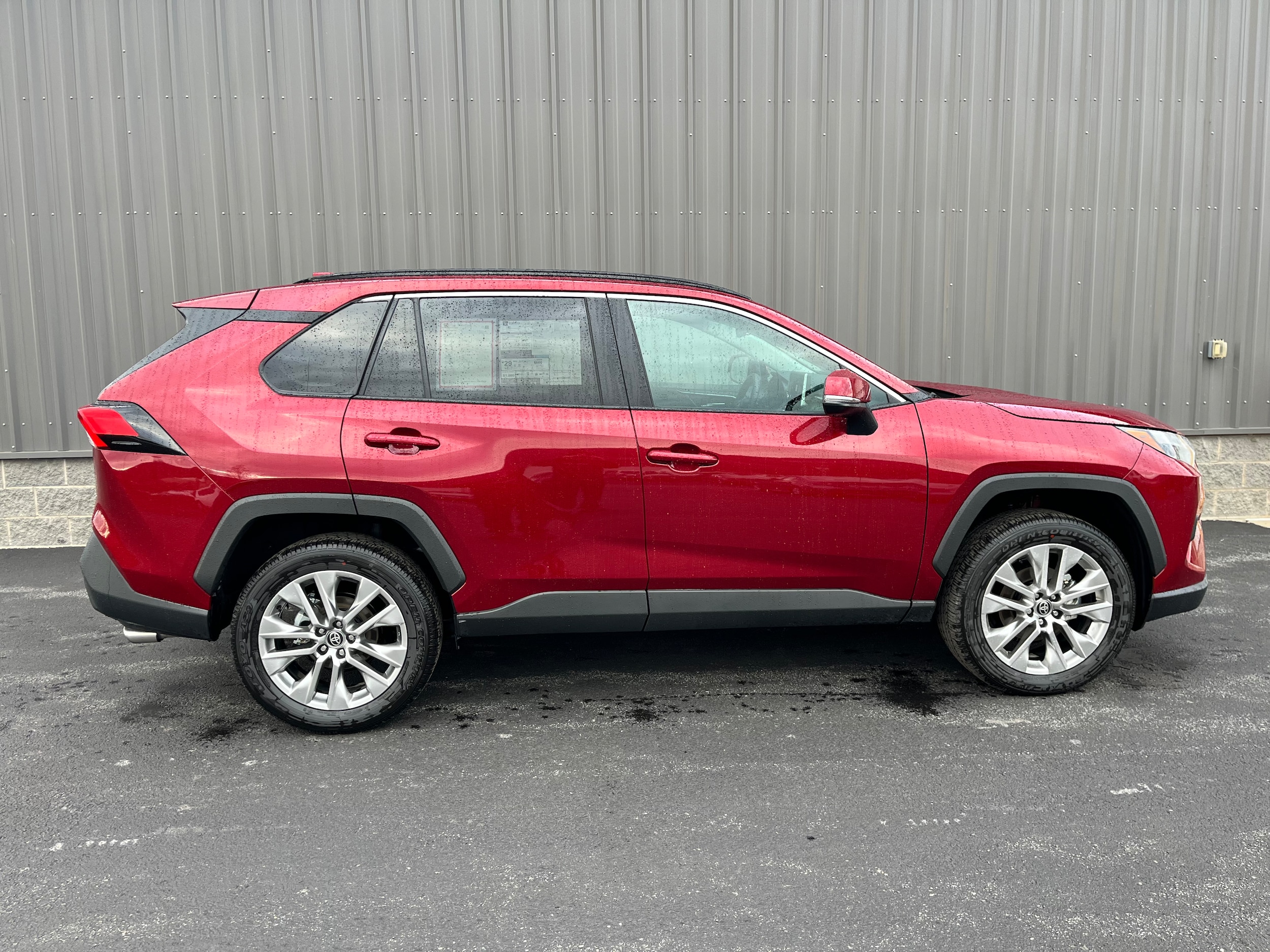 2025 Toyota RAV4 XLE Premium's photo