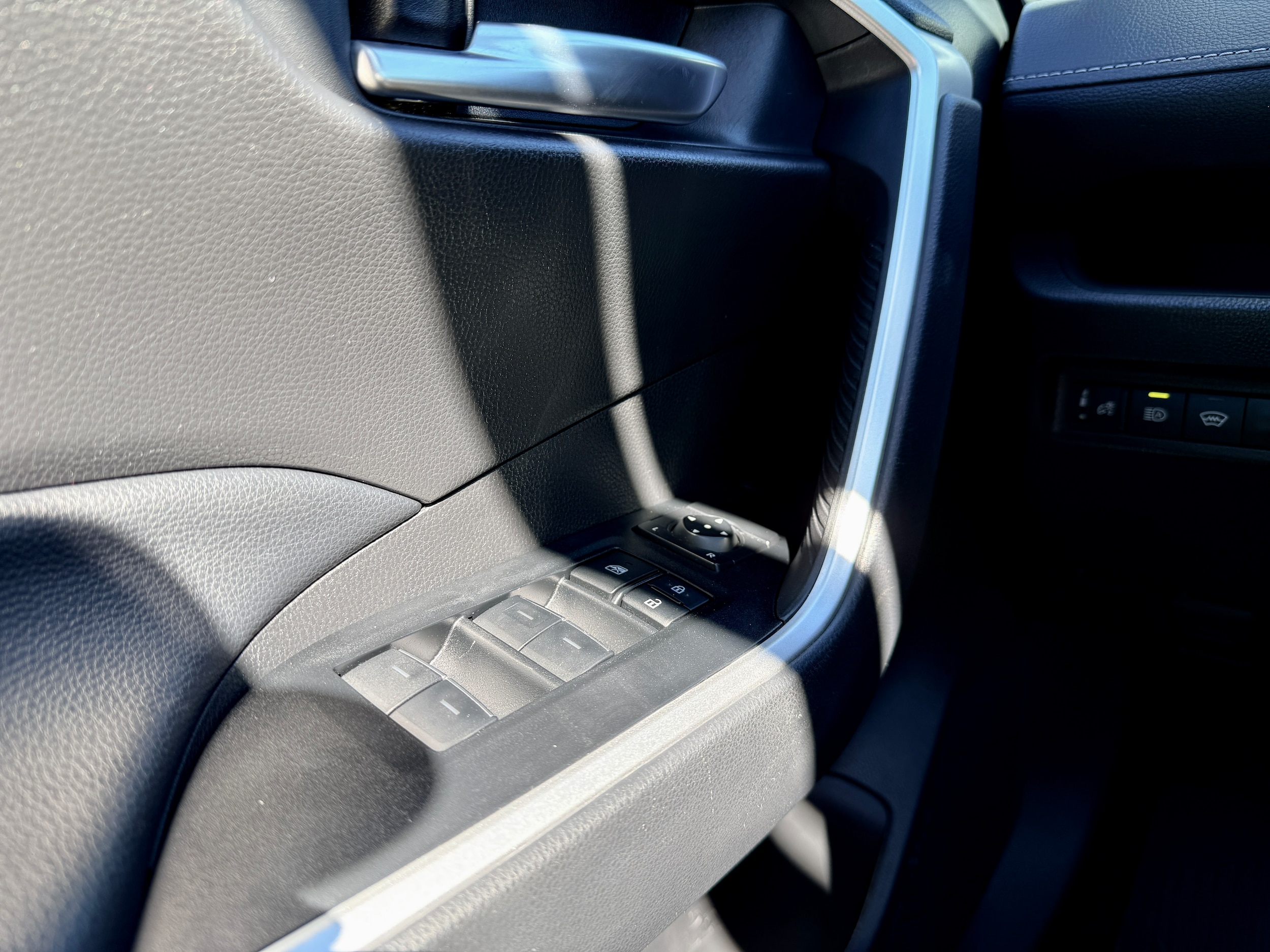 2023 Toyota RAV4 XLE - Photo 47