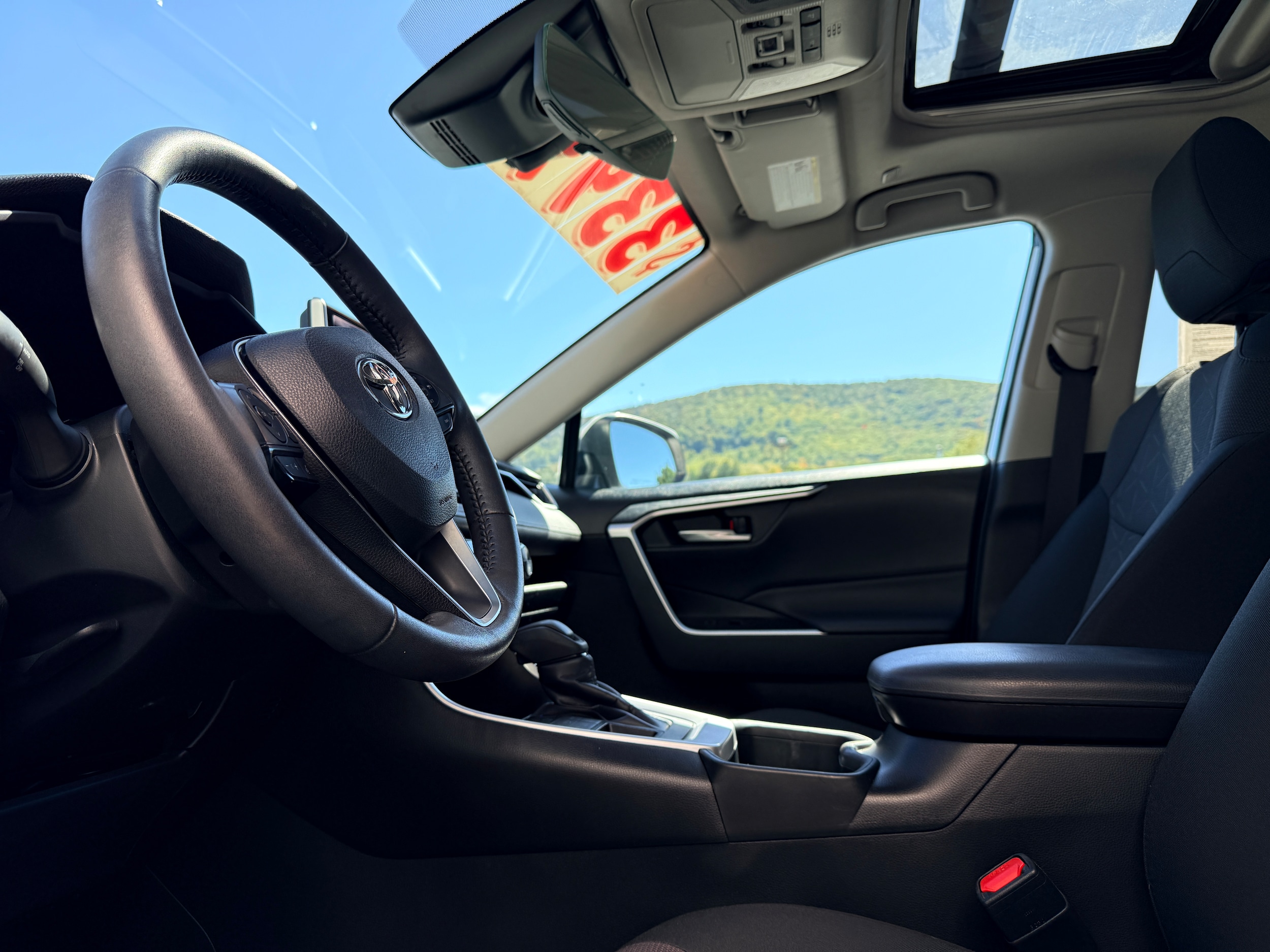 2023 Toyota RAV4 XLE - Photo 6