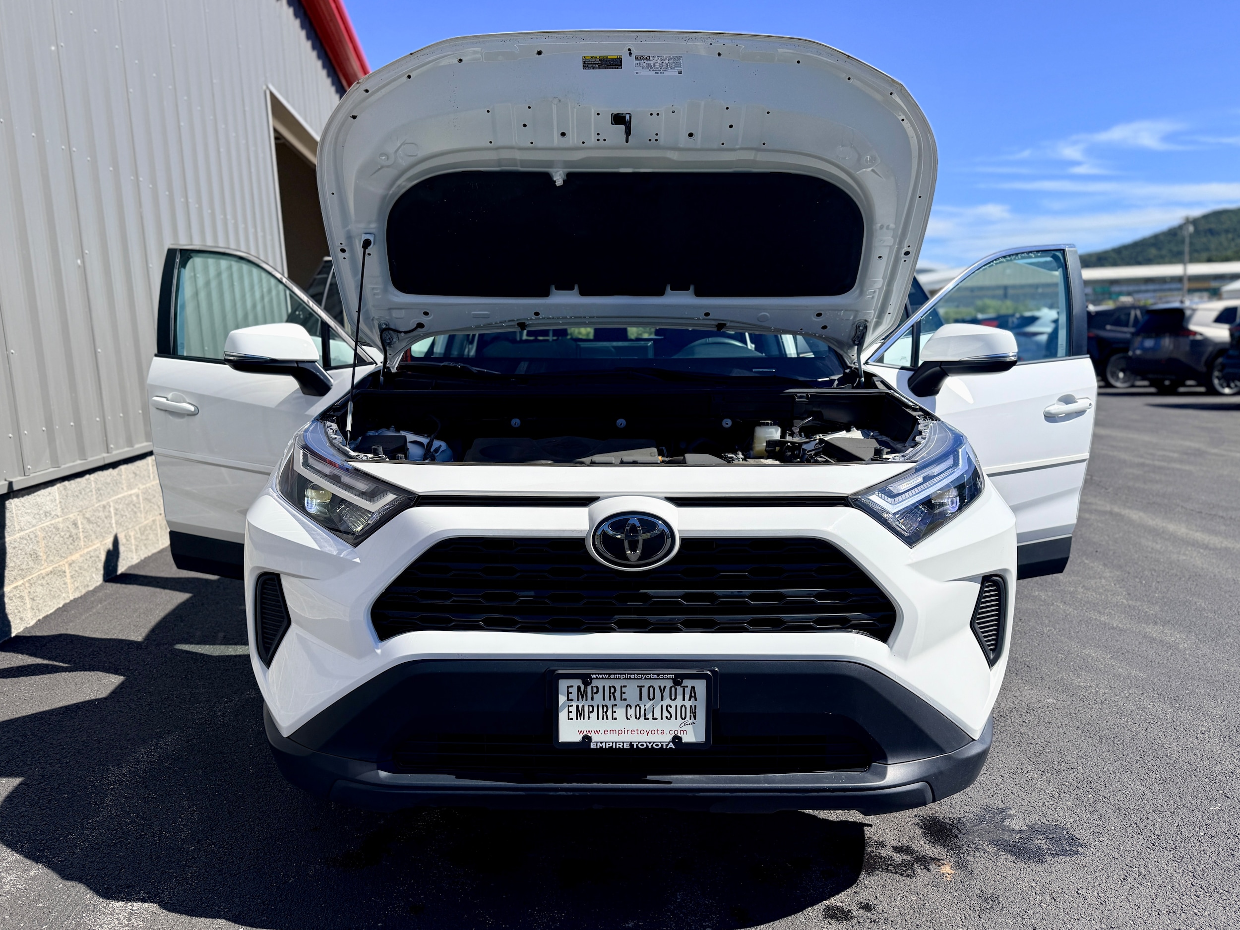 2023 Toyota RAV4 XLE - Photo 13