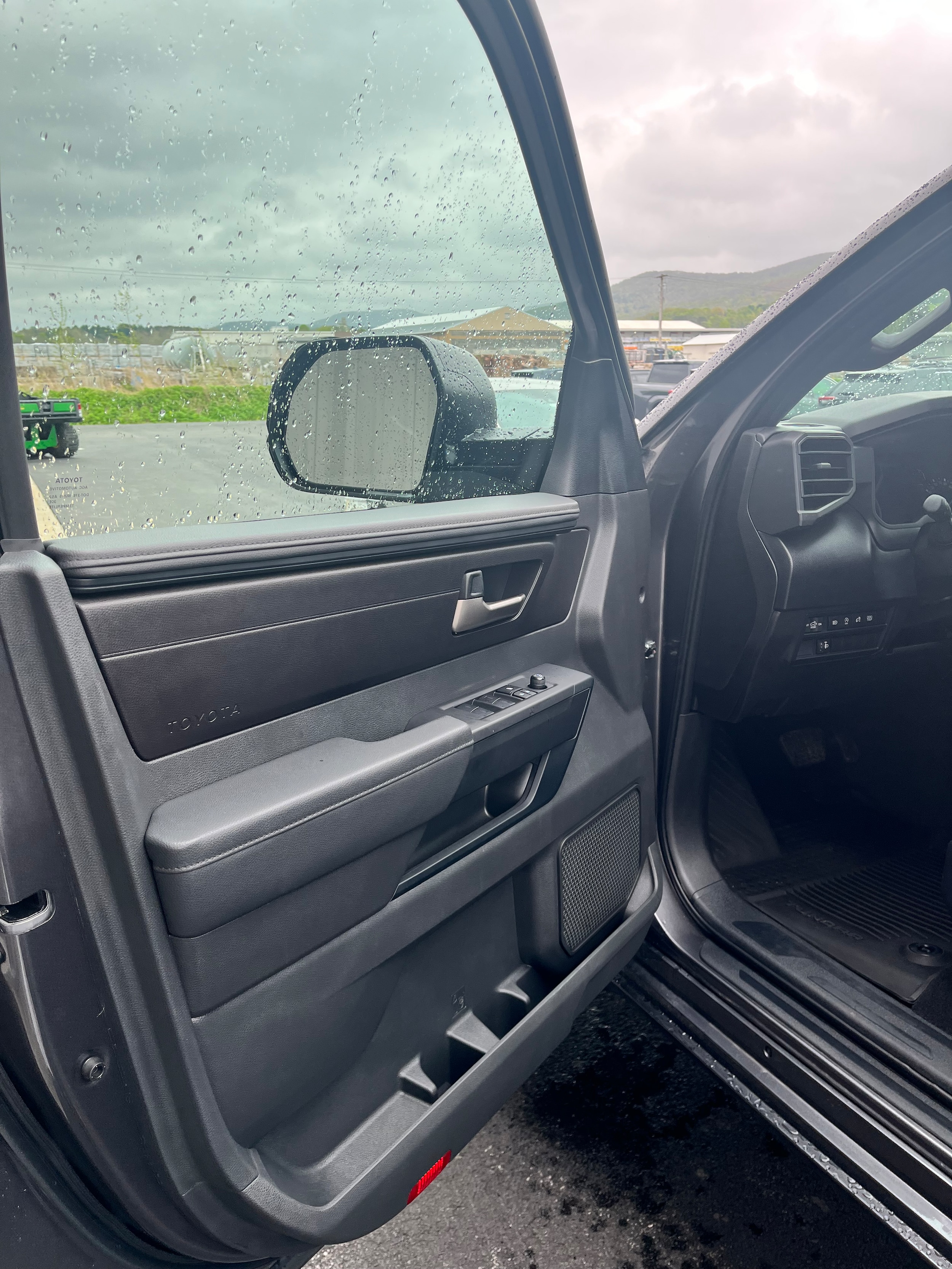 2025 Toyota Tundra SR5 - Photo 15