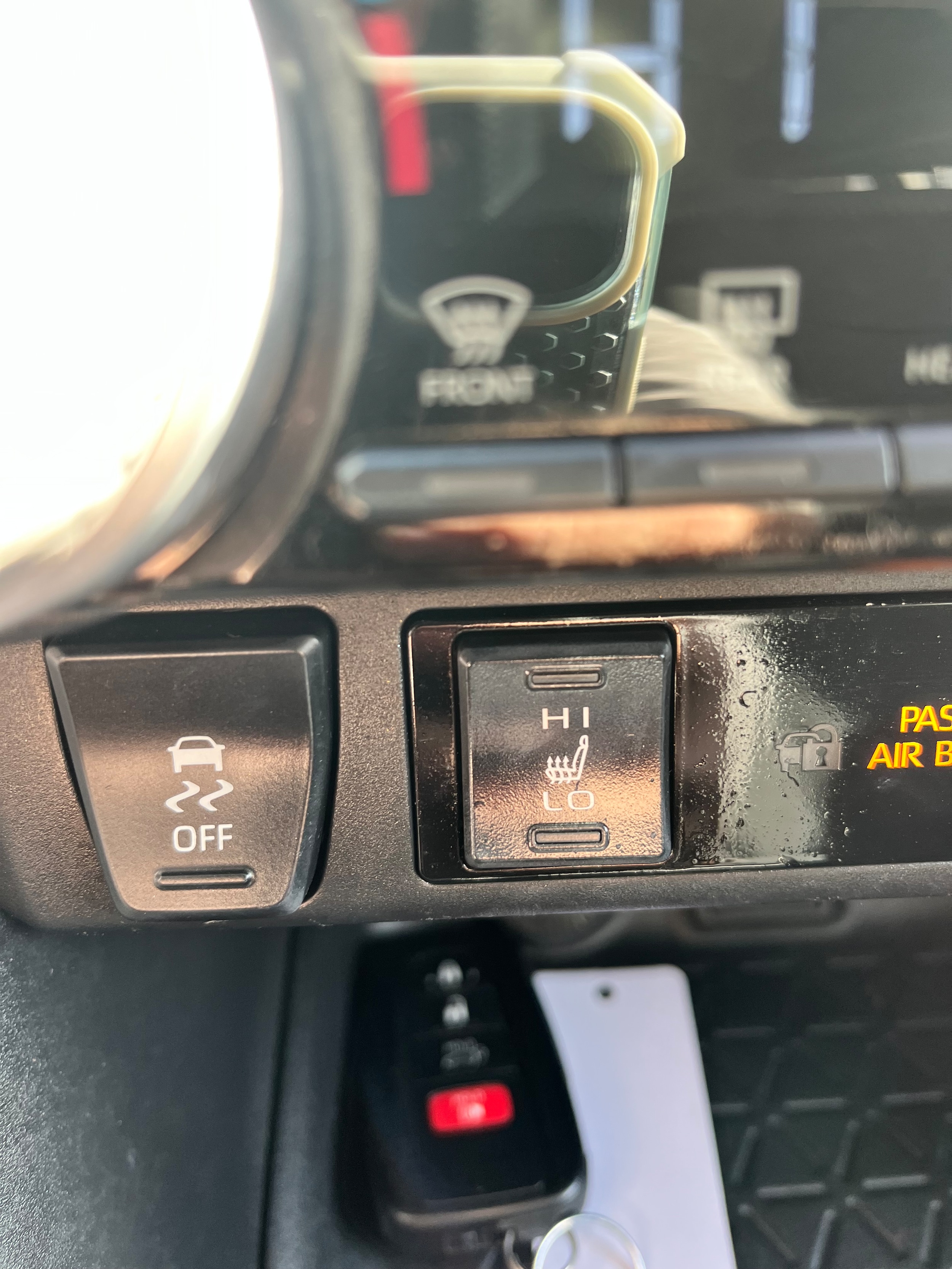 2023 Toyota RAV4 XLE - Photo 8