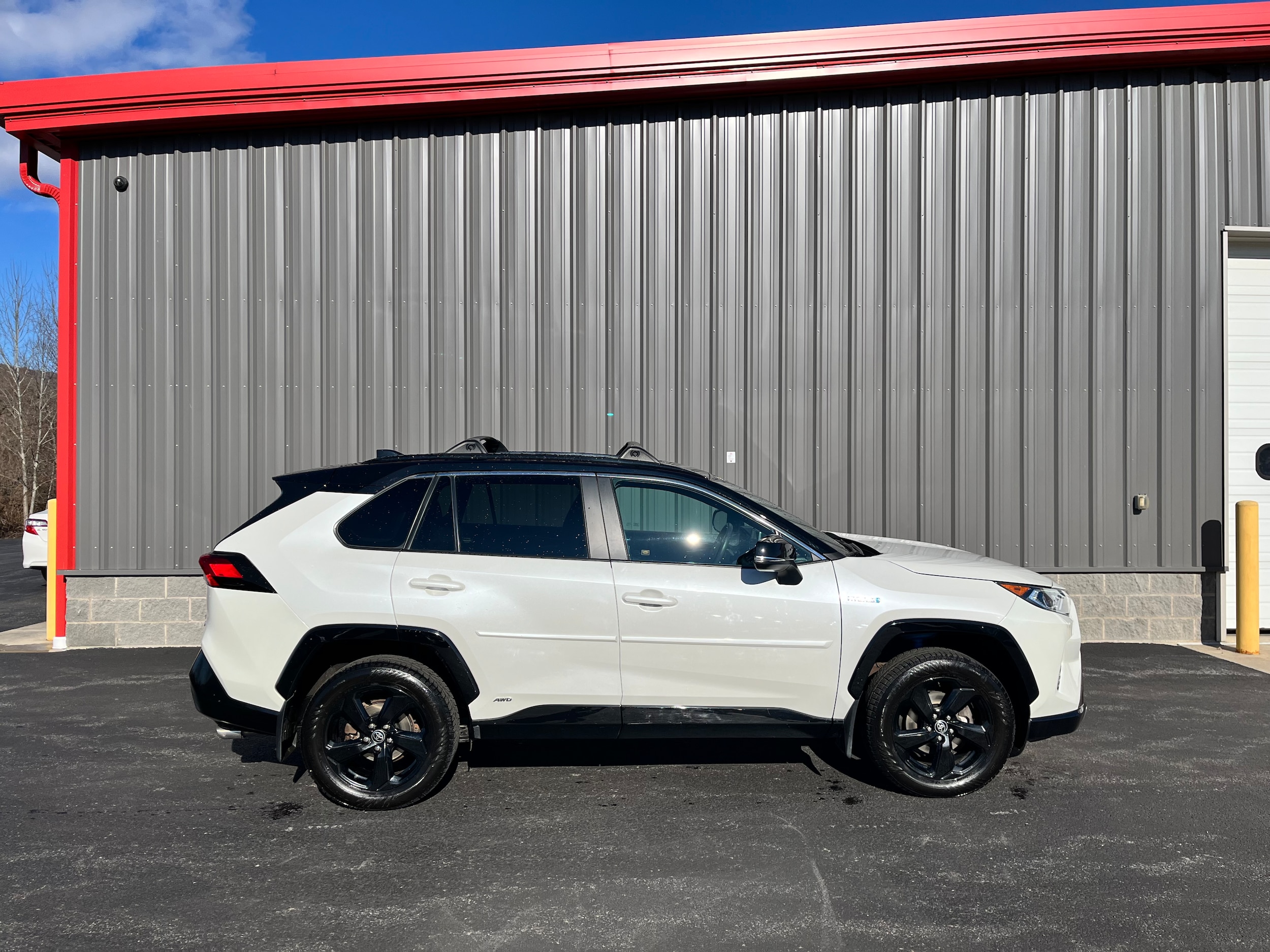 2021 Toyota RAV4 XSE's photo