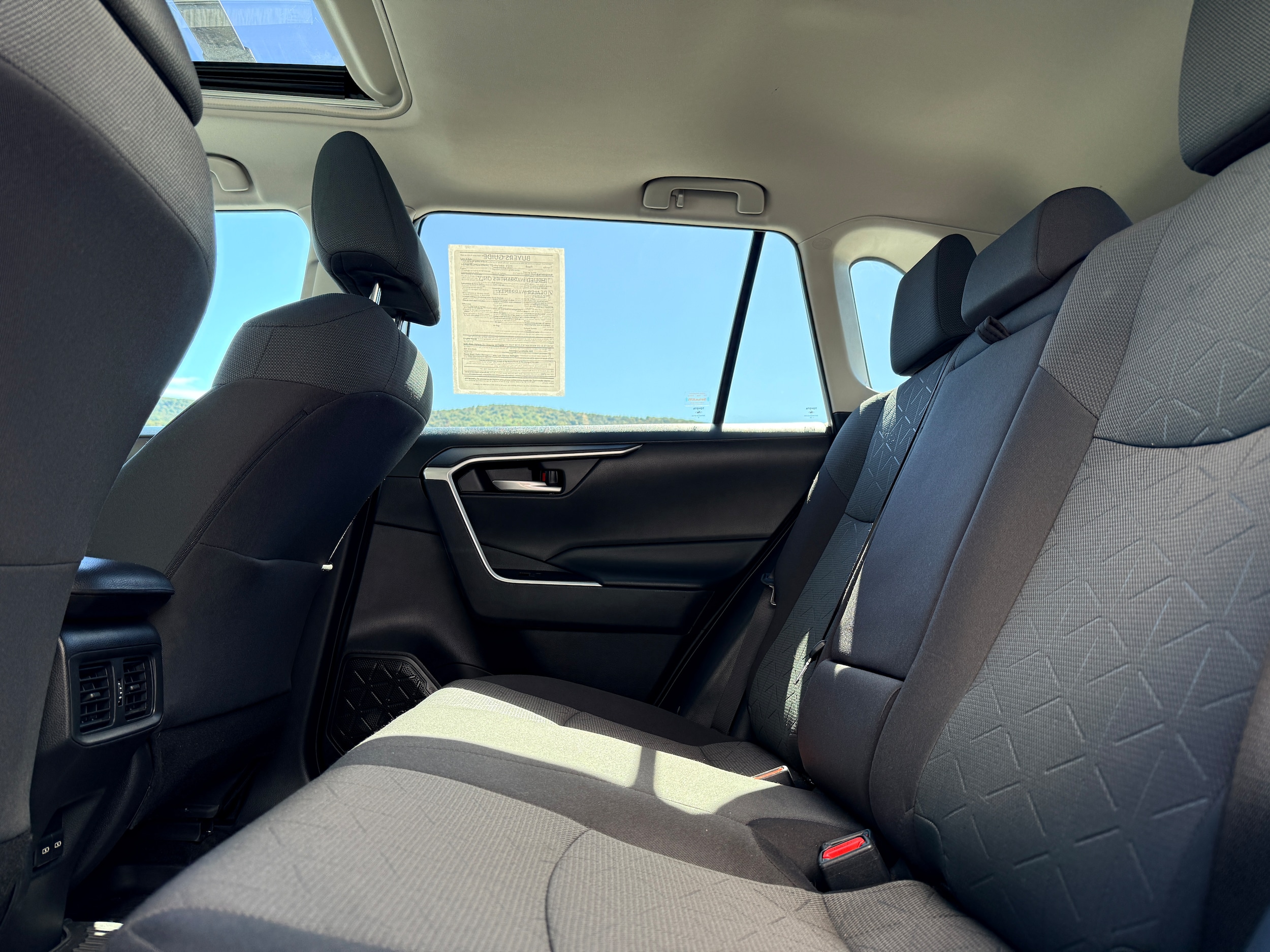 2023 Toyota RAV4 XLE - Photo 39