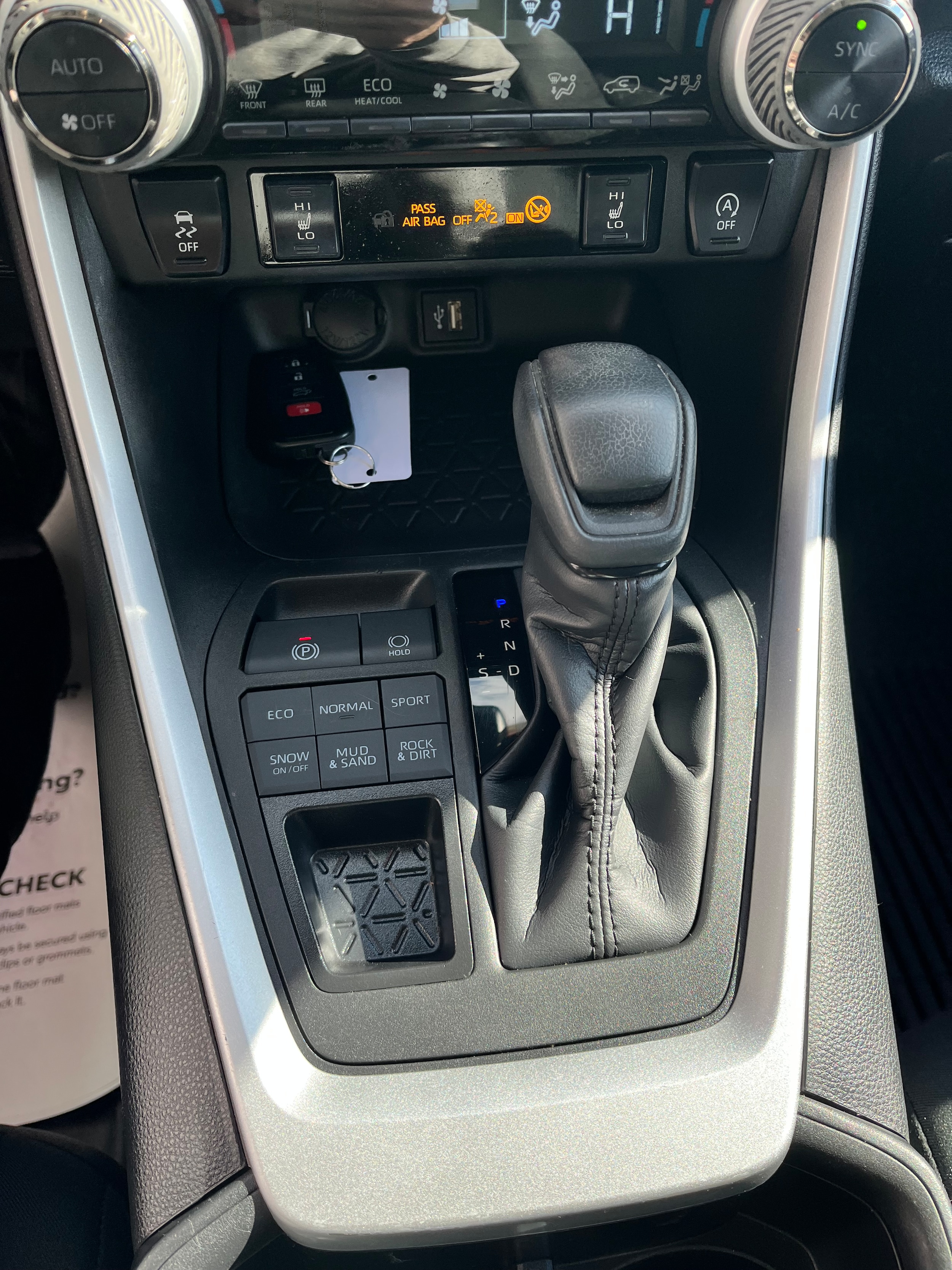 2023 Toyota RAV4 XLE - Photo 10