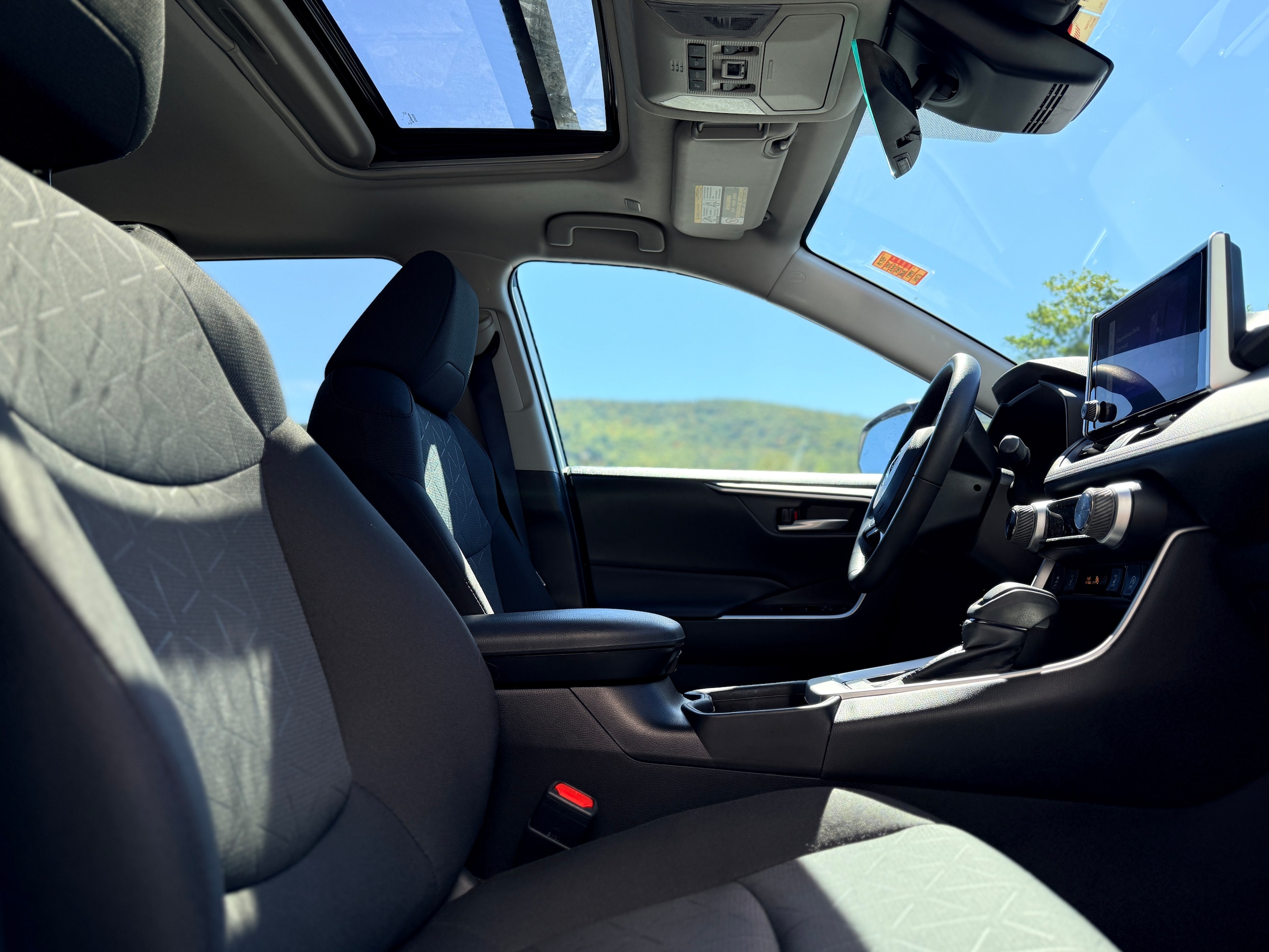 2023 Toyota RAV4 XLE - Photo 7