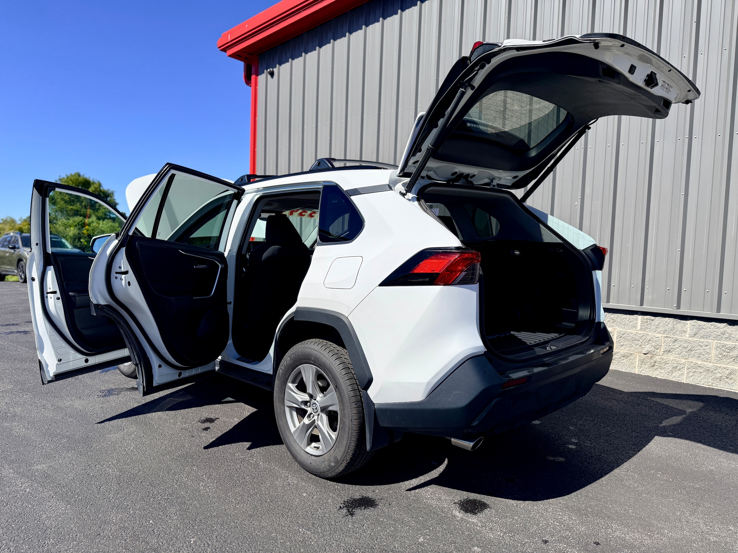 2023 Toyota RAV4 XLE - Photo 33