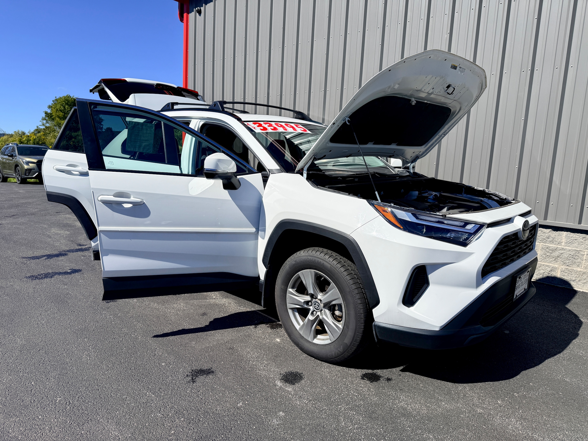 2023 Toyota RAV4 XLE - Photo 9
