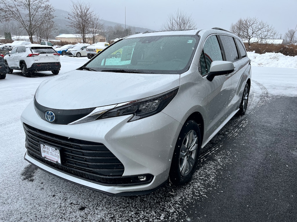 Used 2025 Toyota Sienna XLE 7 Passenger Van Passenger Van