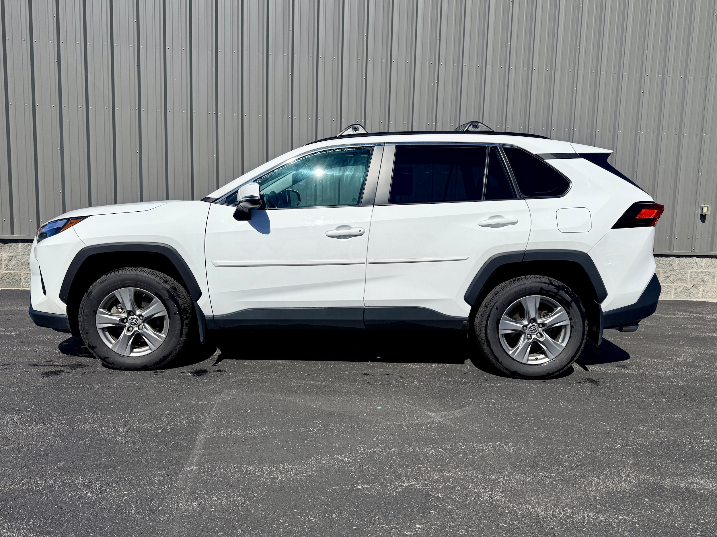2023 Toyota RAV4 XLE - Photo 19