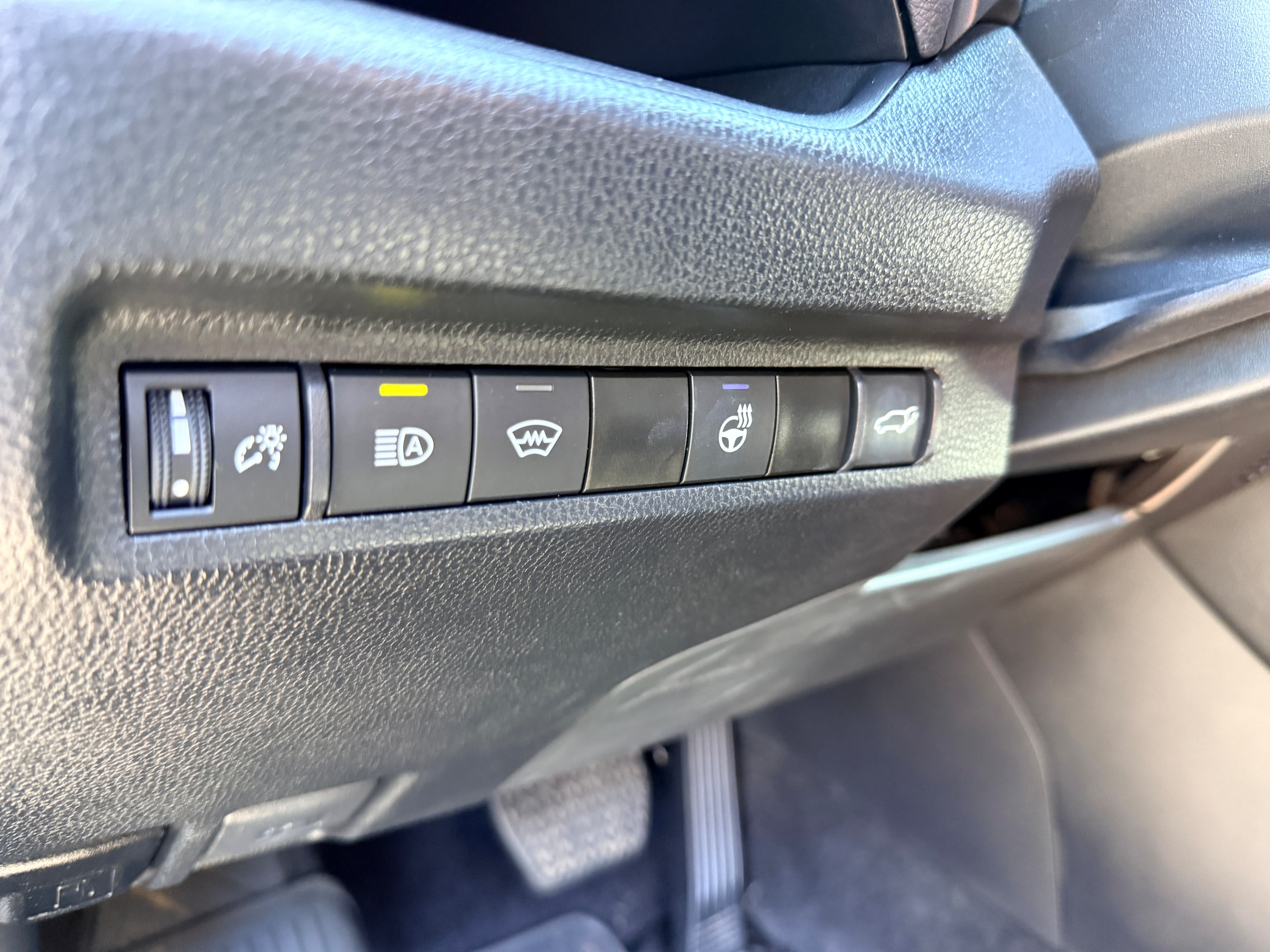 2023 Toyota RAV4 XLE - Photo 28