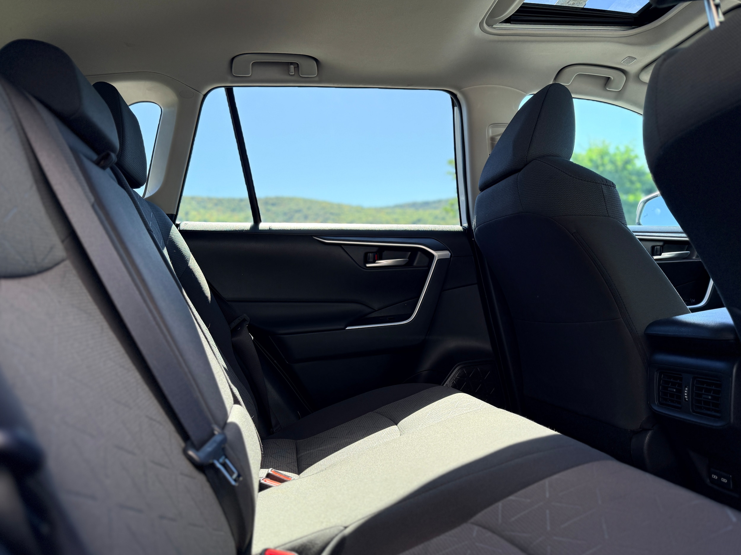 2023 Toyota RAV4 XLE - Photo 42