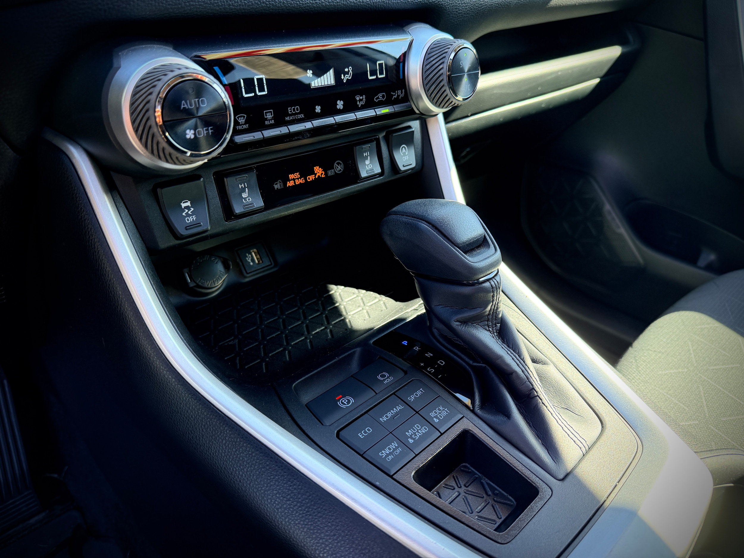 2023 Toyota RAV4 XLE - Photo 23