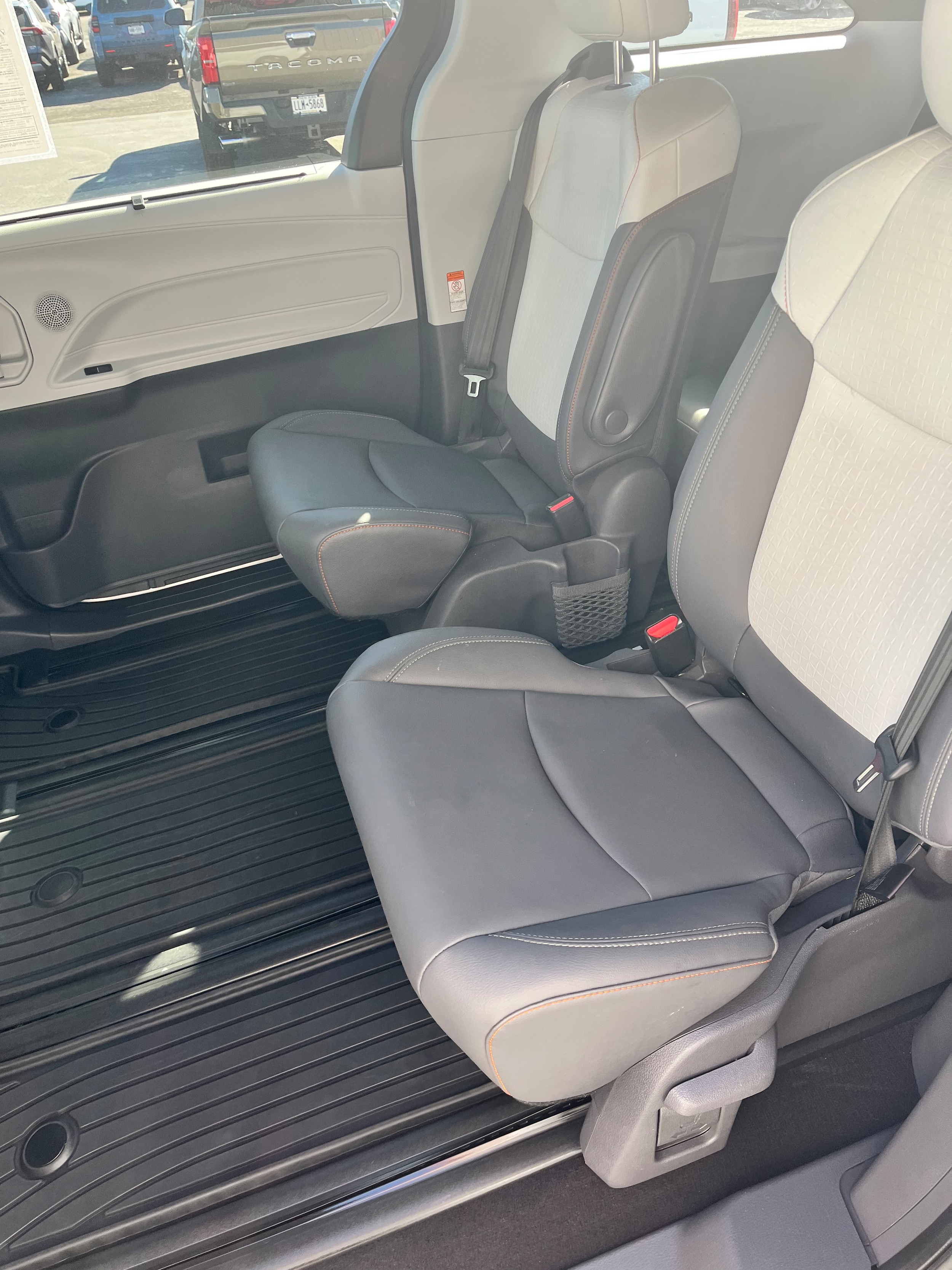 2021 Toyota Sienna XSE - Photo 7