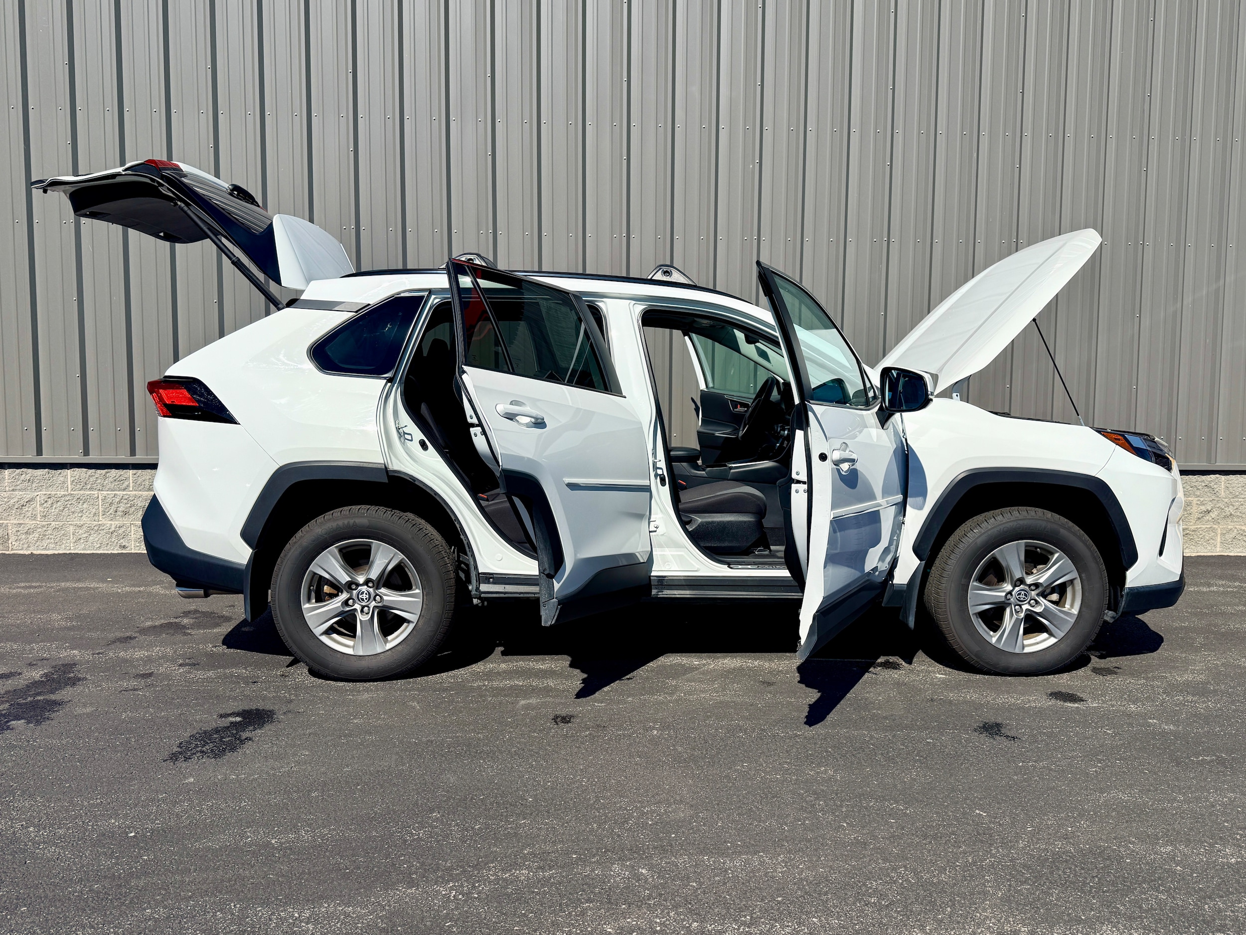 2023 Toyota RAV4 XLE - Photo 11