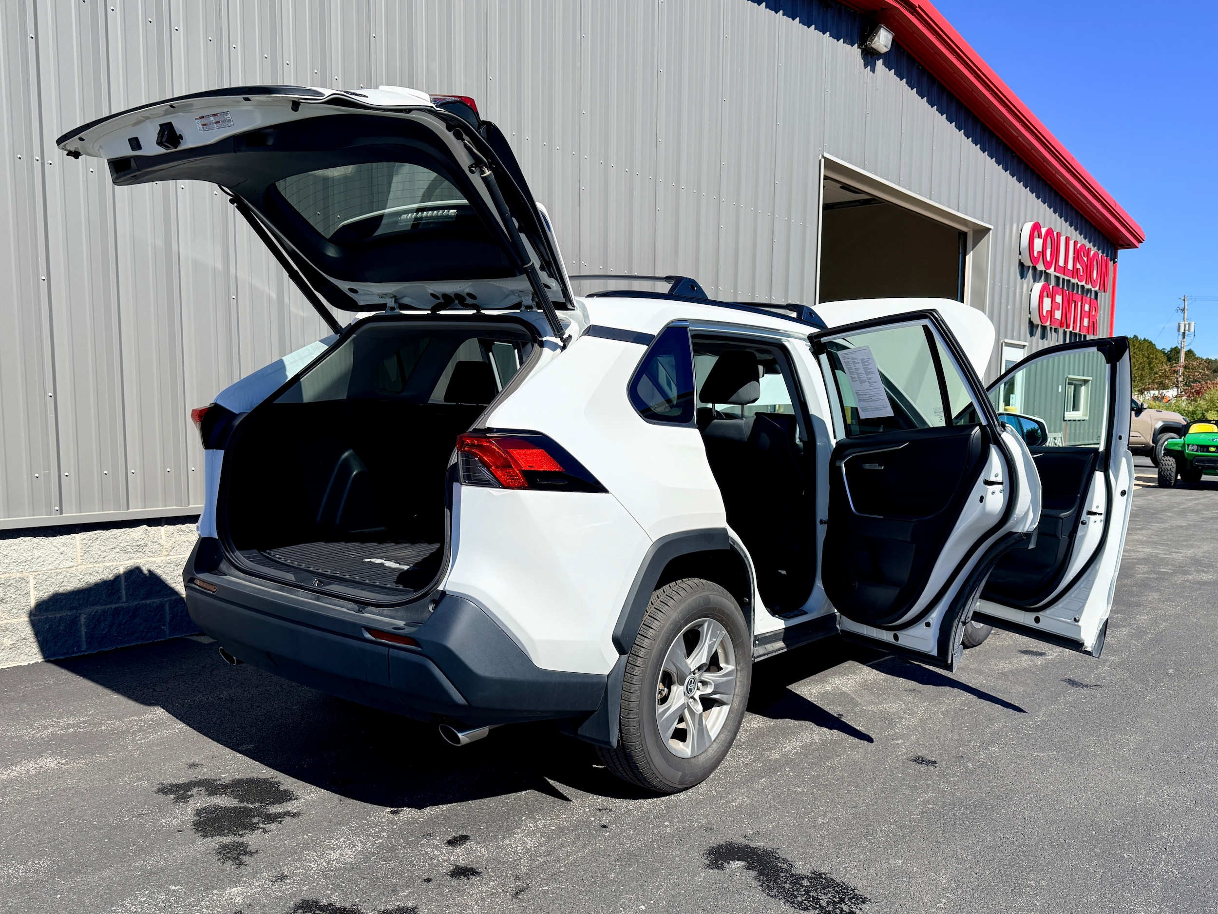 2023 Toyota RAV4 XLE - Photo 35