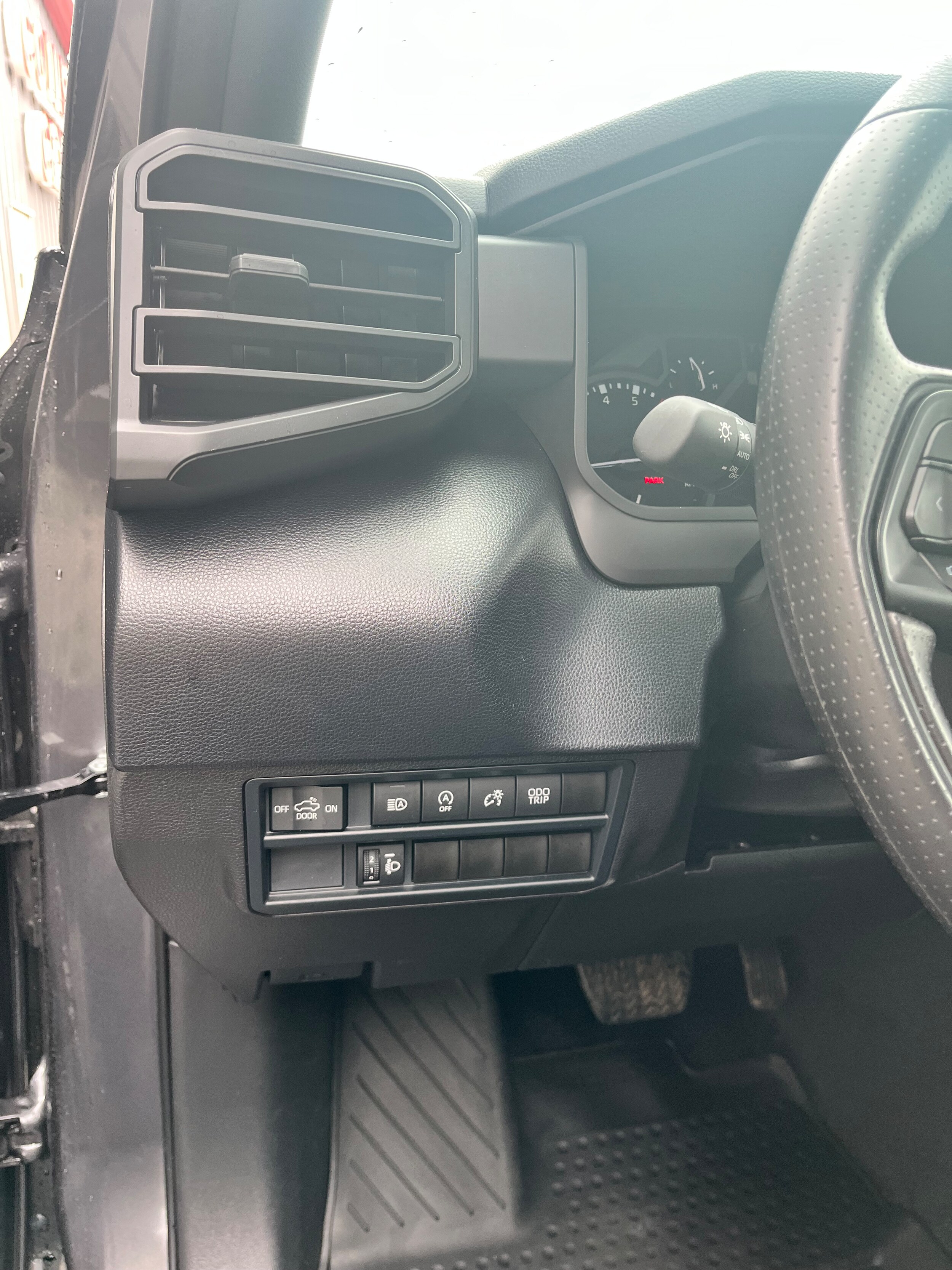 2025 Toyota Tundra SR5 - Photo 21