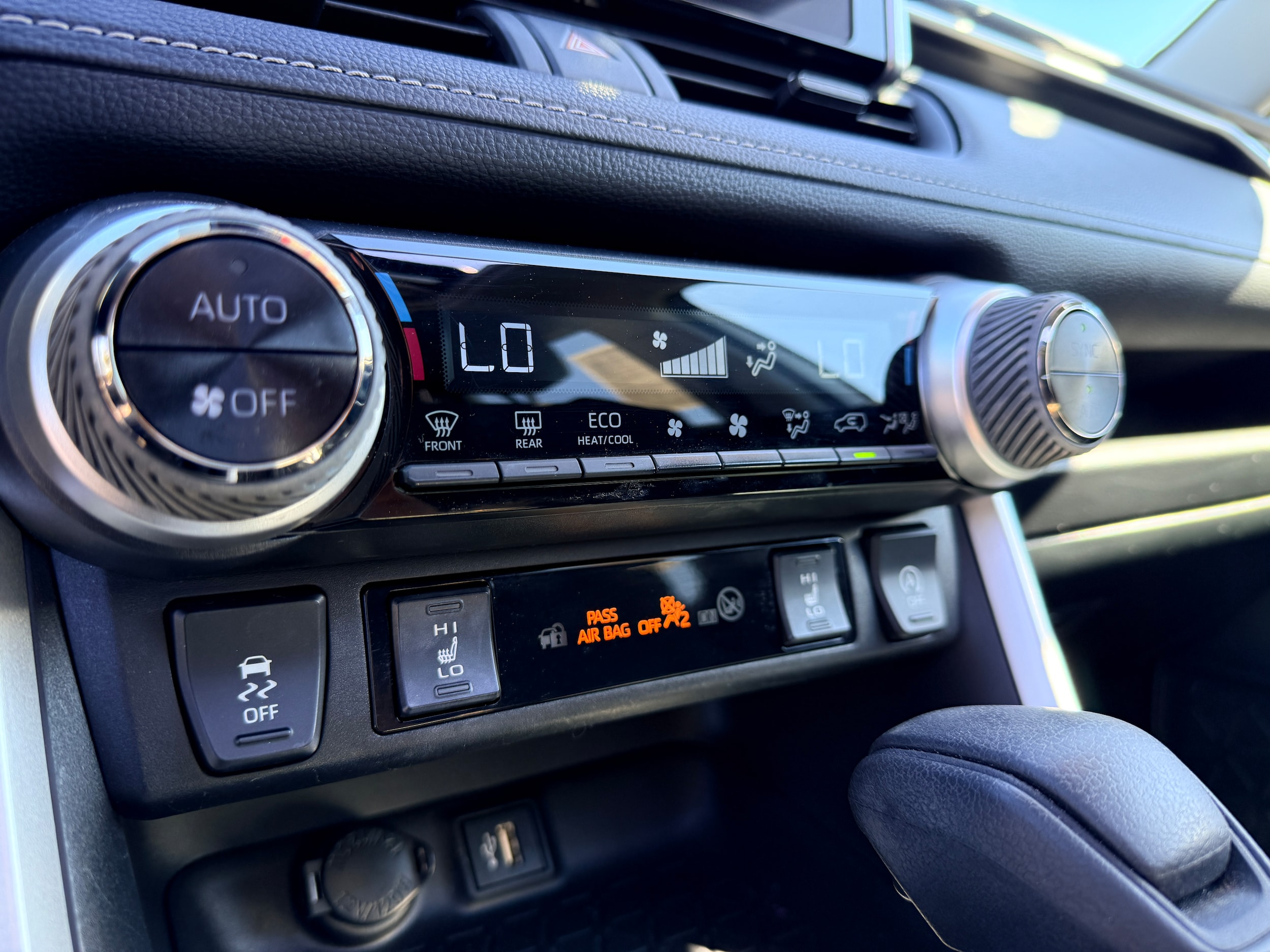 2023 Toyota RAV4 XLE - Photo 29