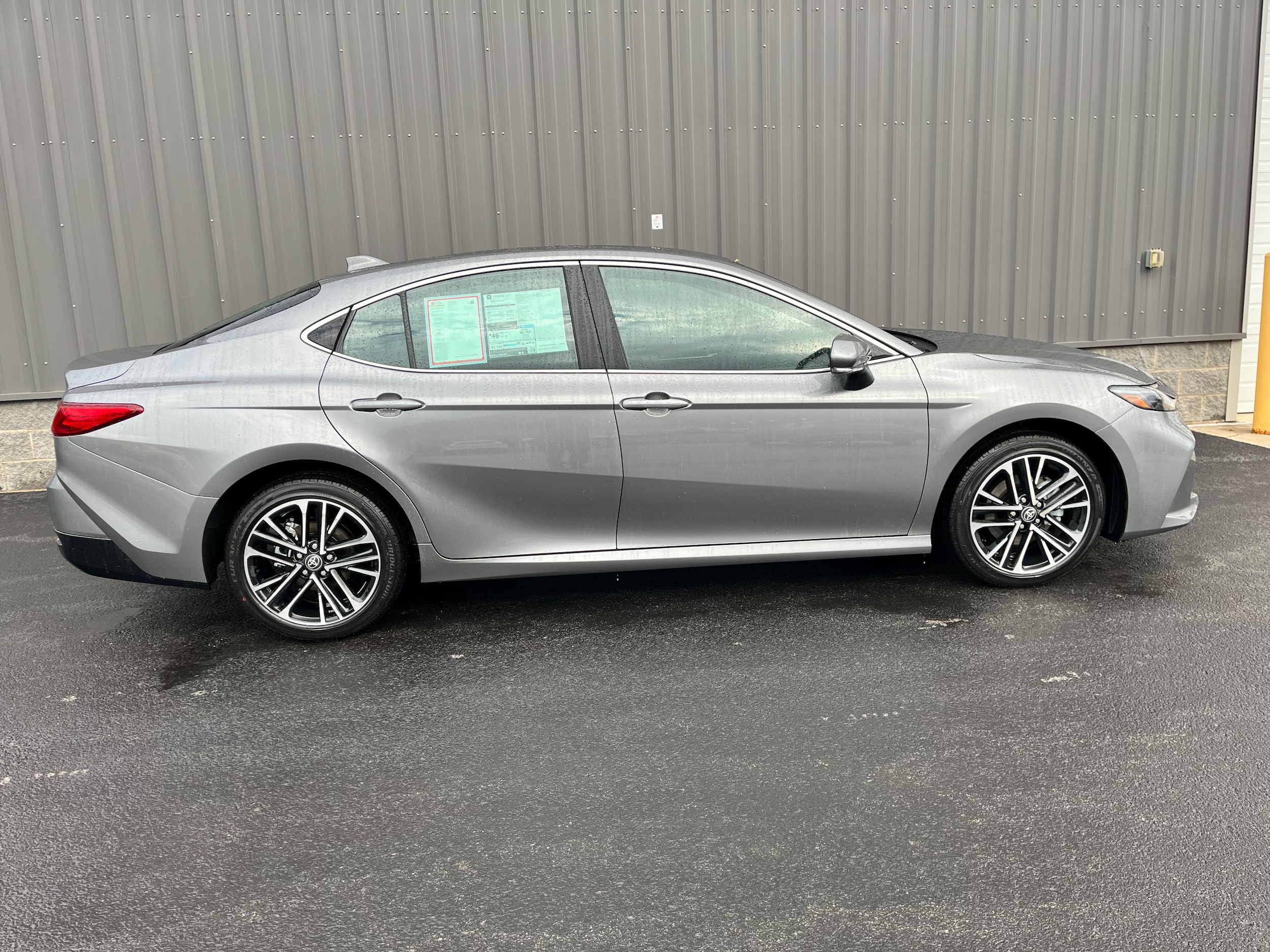 2025 Toyota Camry XLE's photo