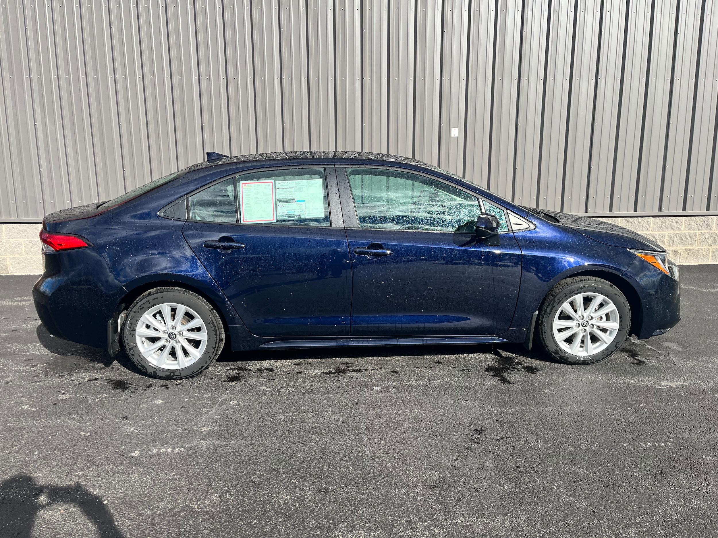 2025 Toyota Corolla LE's photo