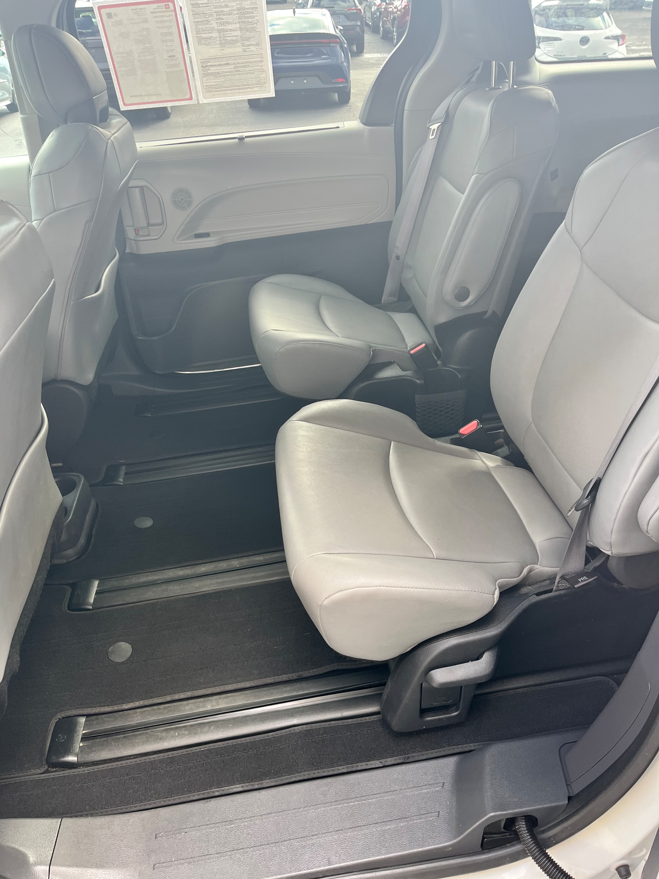 2023 Toyota Sienna XLE - Photo 12