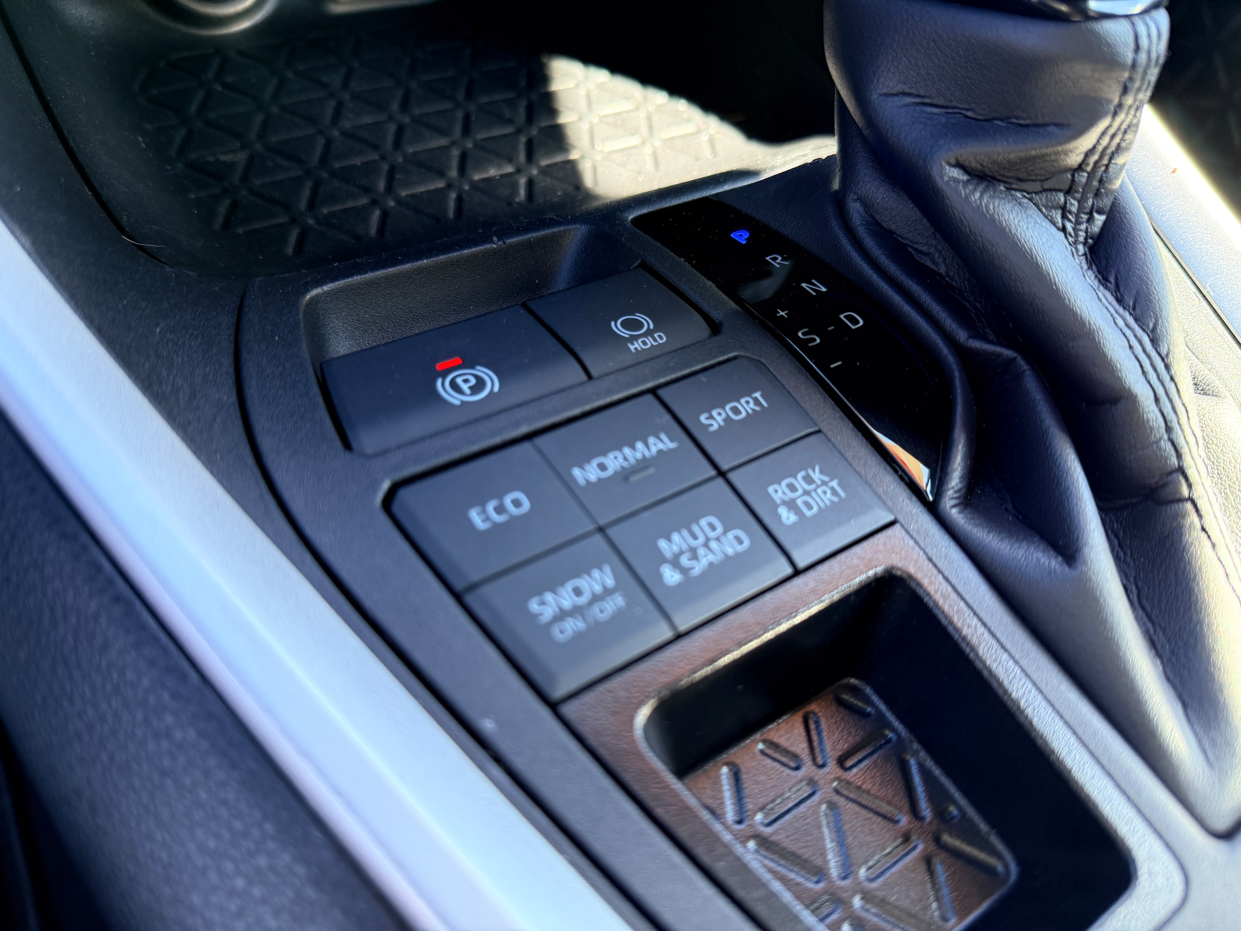2023 Toyota RAV4 XLE - Photo 30