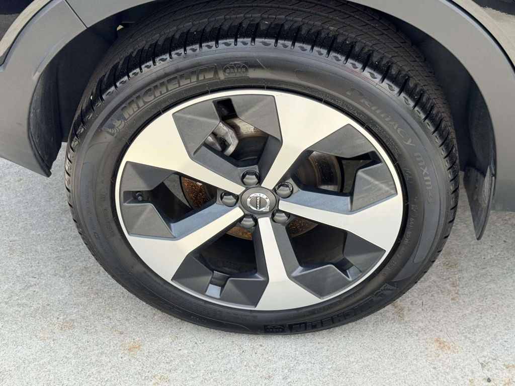 2026 Volvo XC40 Plus - Photo 6