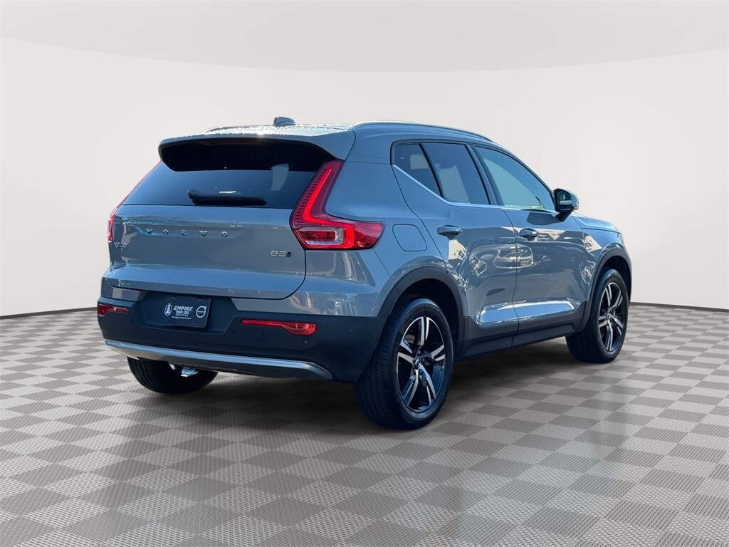 2025 Volvo XC40 Core photo 3