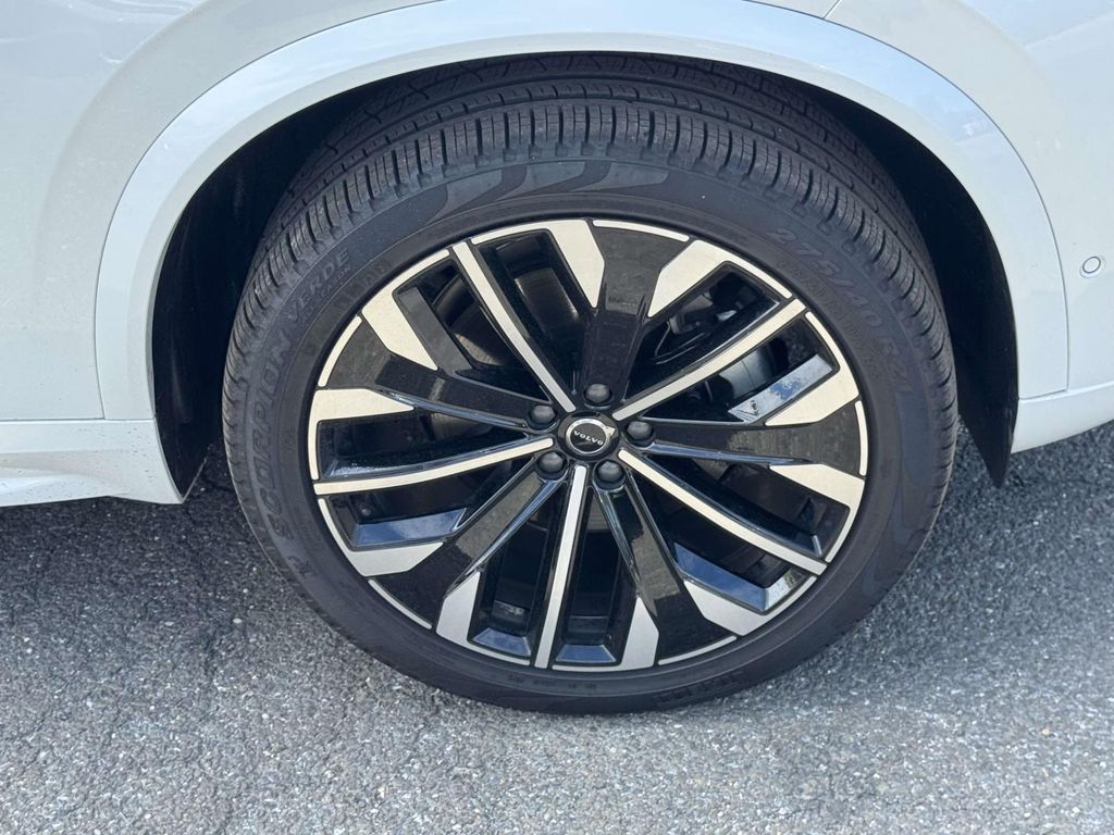 2026 Volvo XC90 Plus - Photo 6