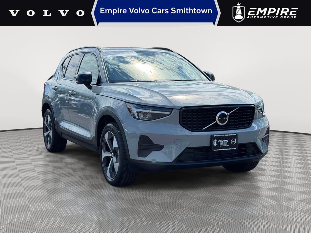 2026 Volvo XC40 B5 Core Dark AWD's photo