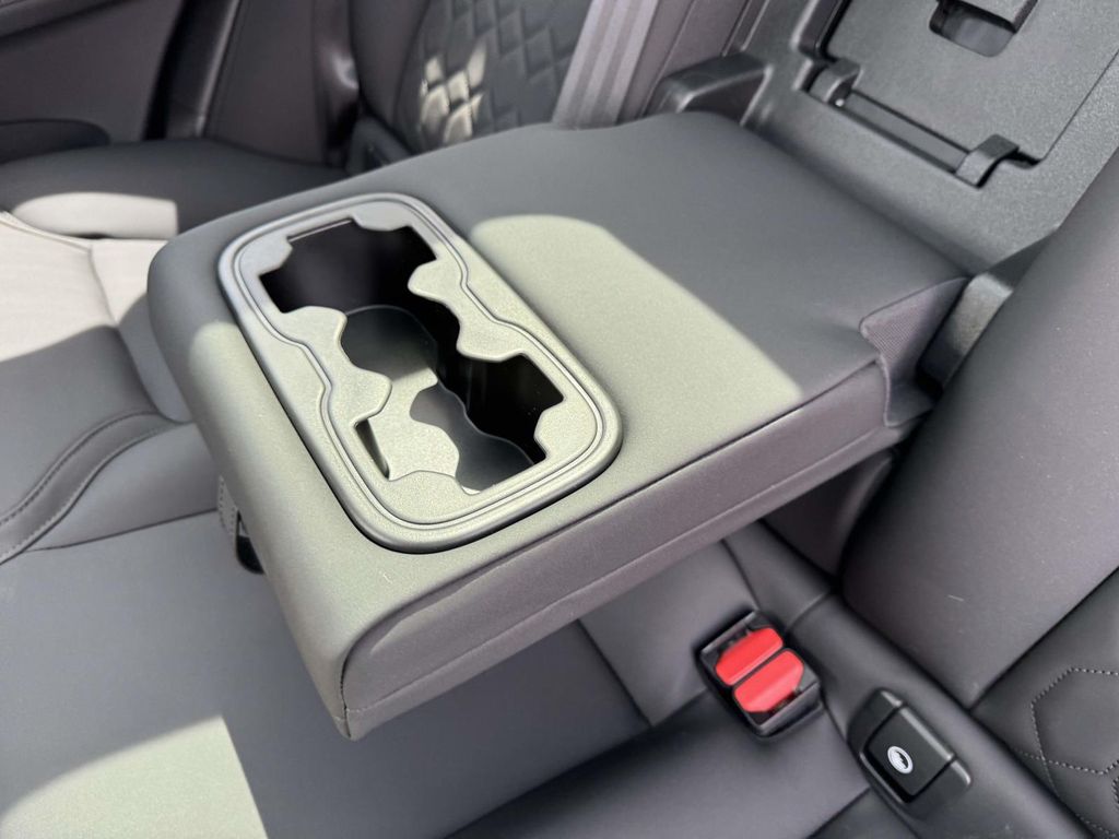 2026 Volvo XC60 Plus - Photo 14