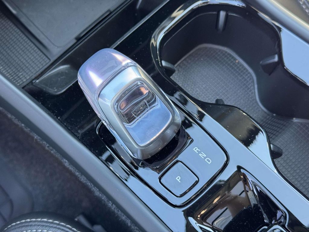 2026 Volvo XC40 Plus - Photo 31