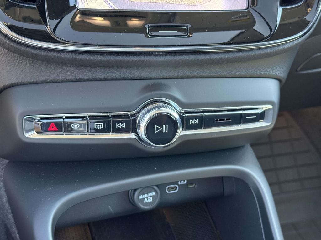 2026 Volvo XC40 Plus - Photo 30
