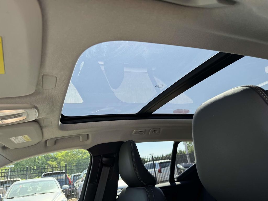 2026 Volvo XC40 Plus - Photo 21