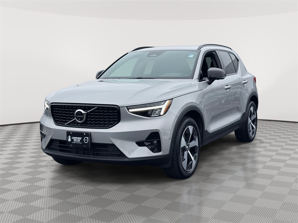 2025 Volvo XC40 Plus photo 2