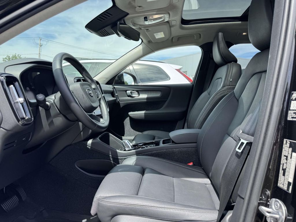 2026 Volvo XC40 Plus - Photo 16