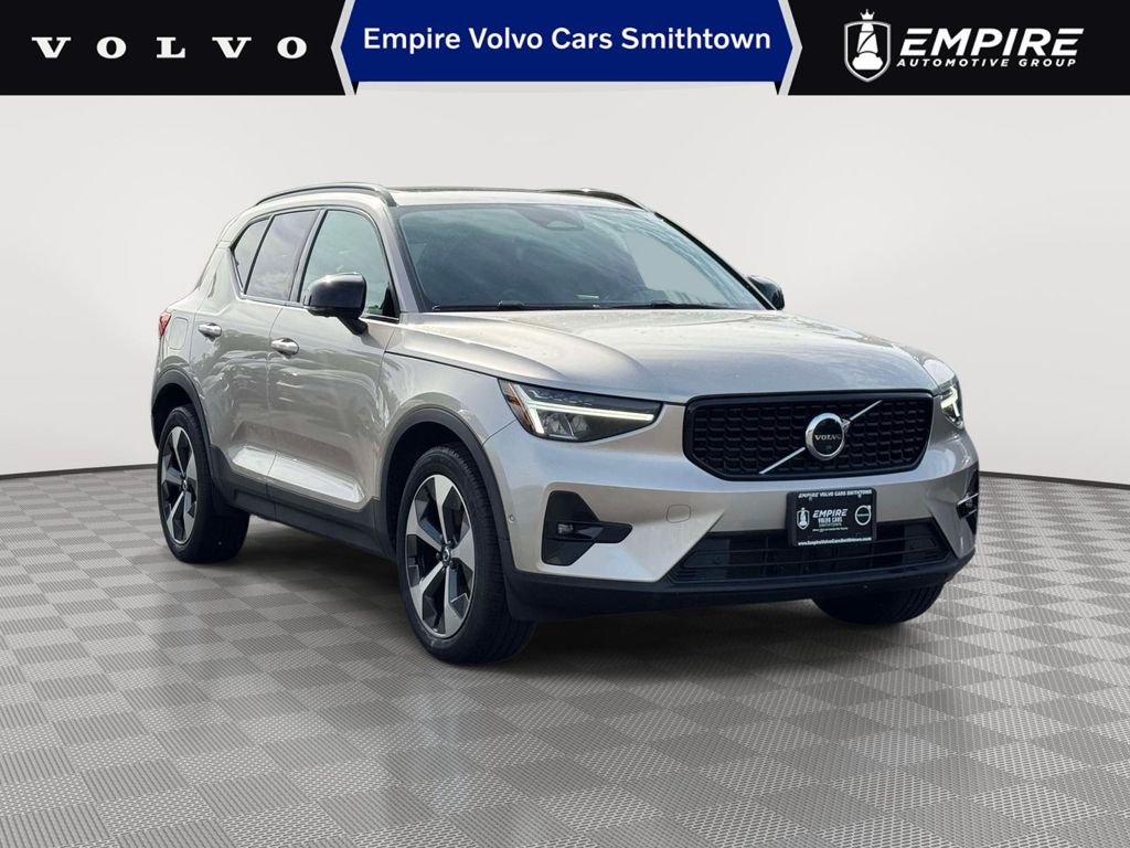 2023 Volvo XC40 B5 Plus Dark AWD's photo